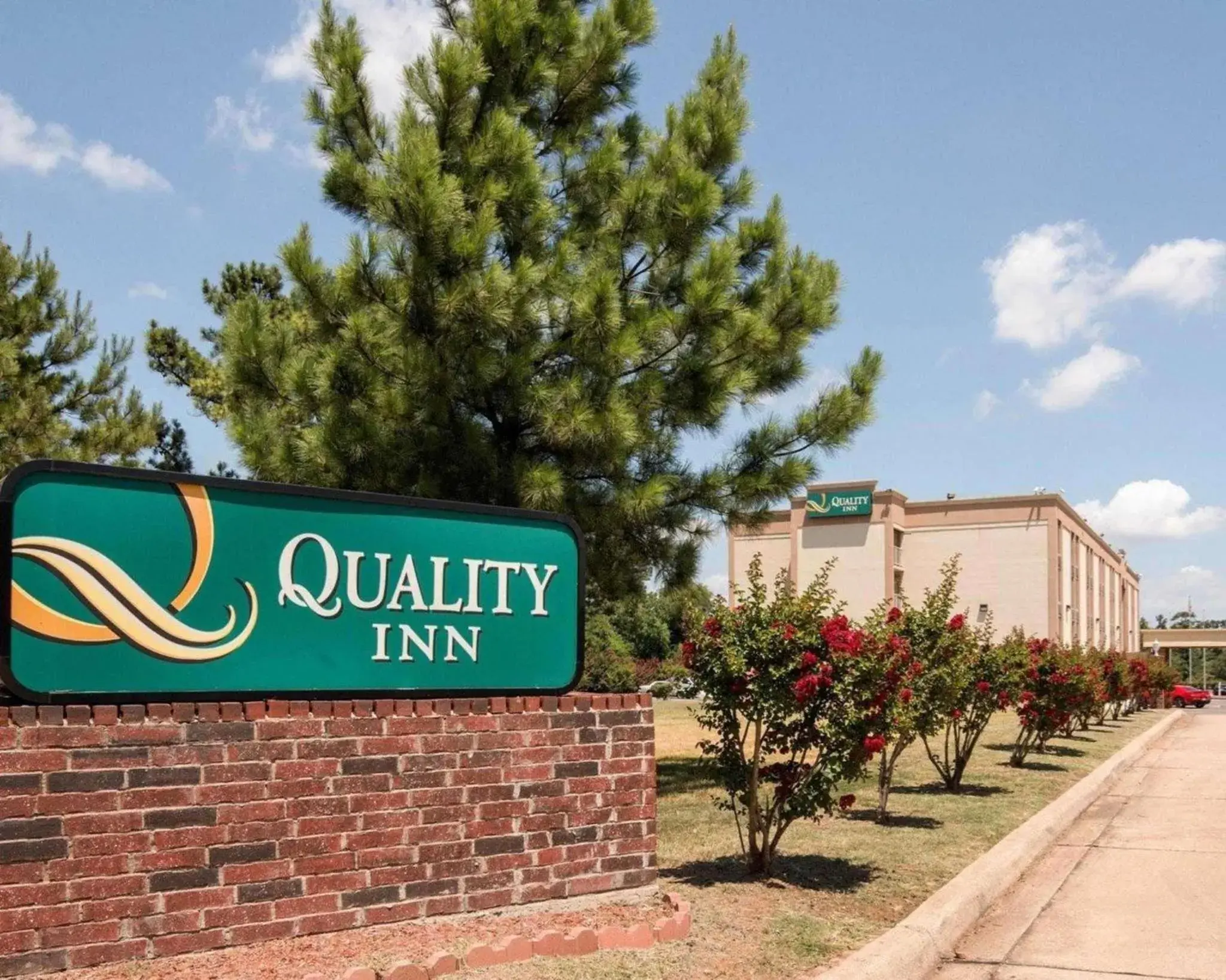 Property building in Quality Inn Shreveport Airport Property building in Quality Inn Shreveport Airport