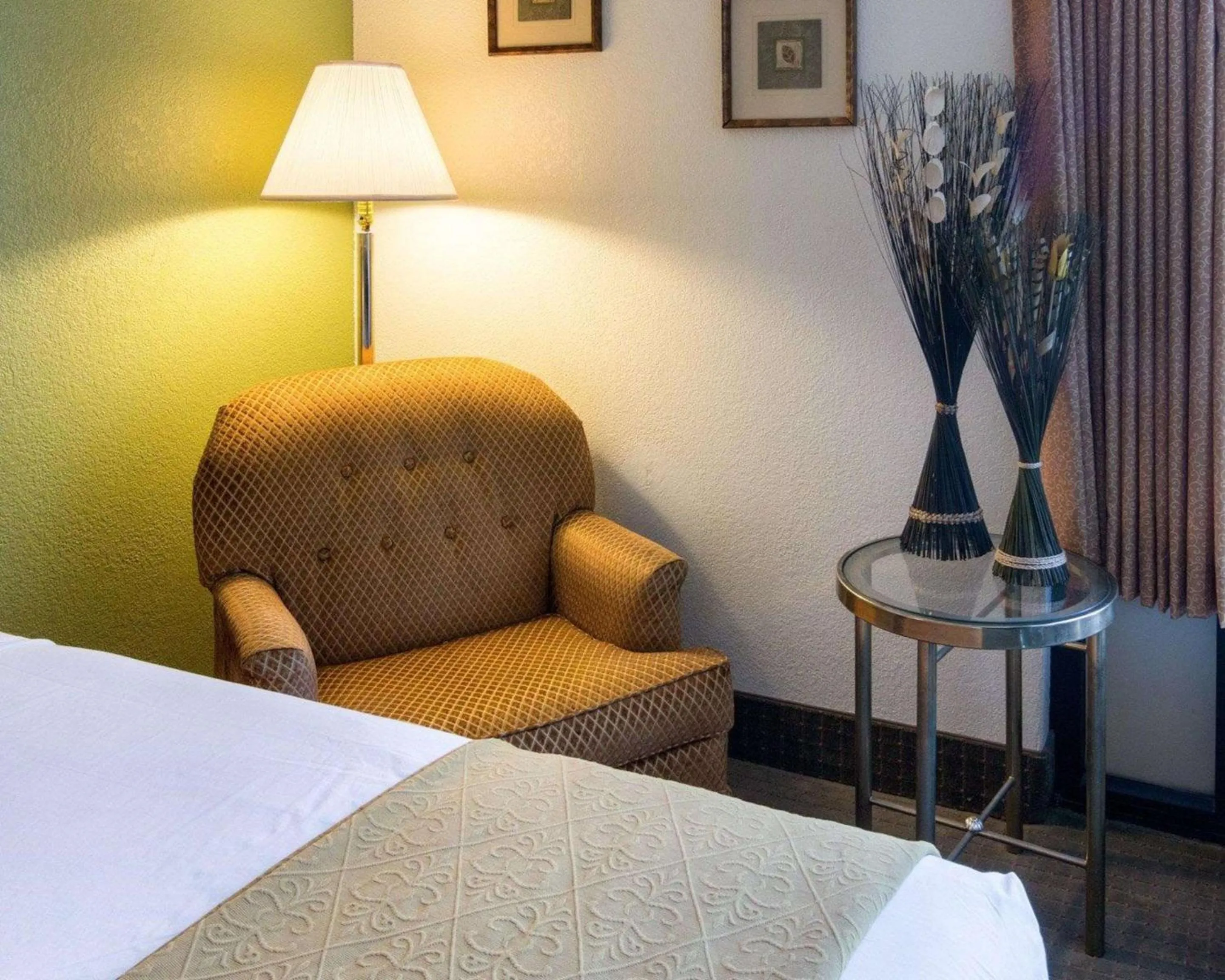 Photo of the whole room, Bed in Quality Inn Shreveport Airport