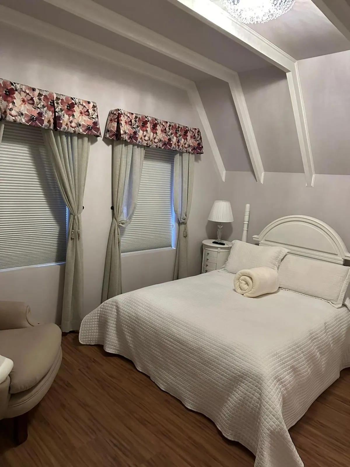 Bed in Center Suiço Flats