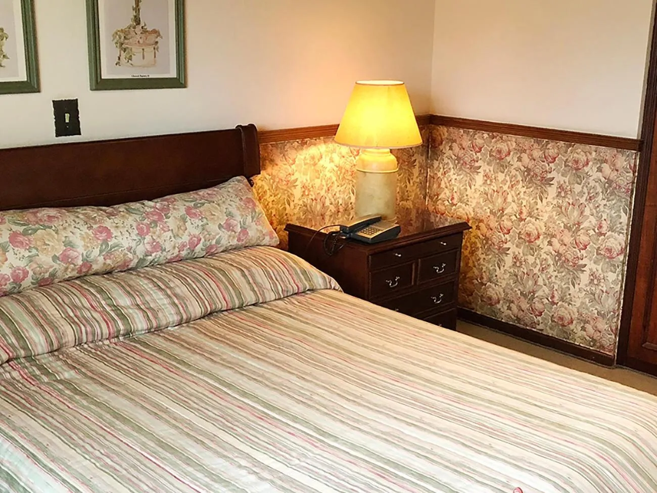 Bed in Center Suiço Flats