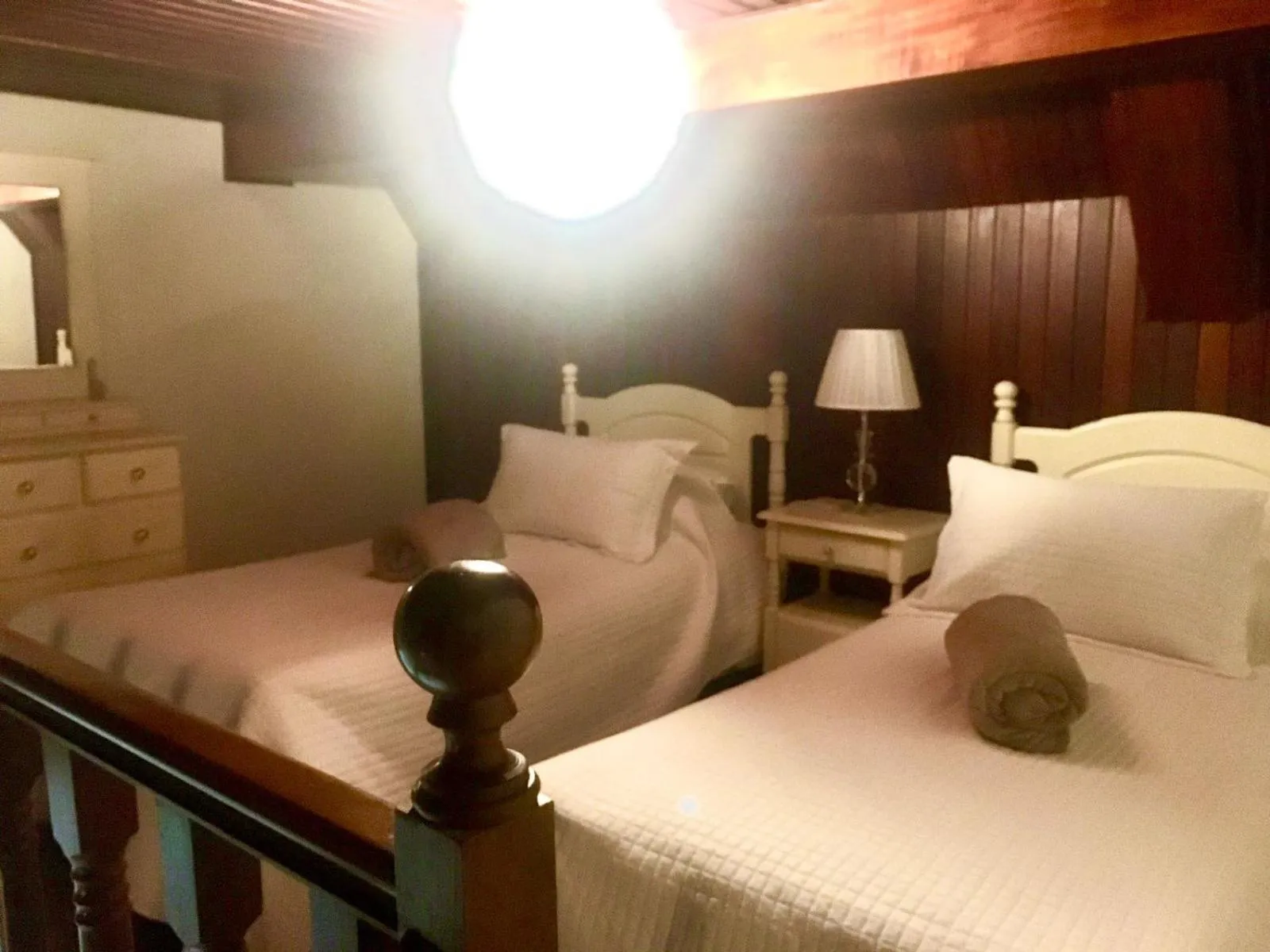 Bed in Center Suiço Flats