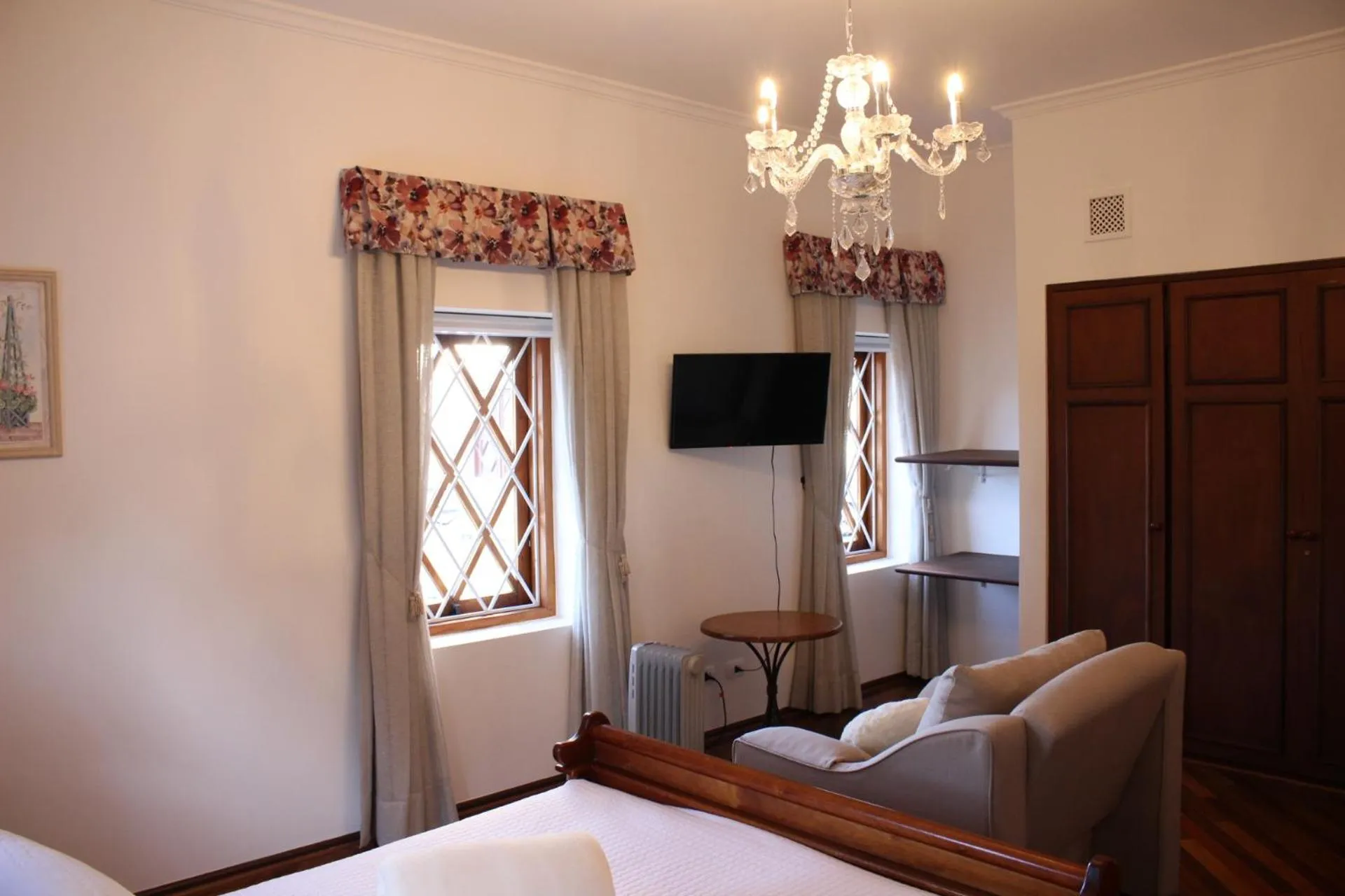 Bed in Center Suiço Flats