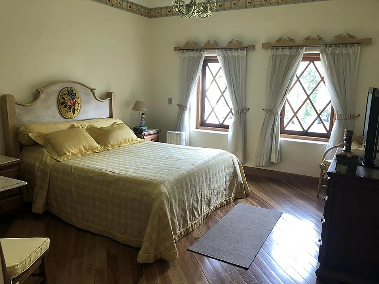 Bed in Center Suiço Flats