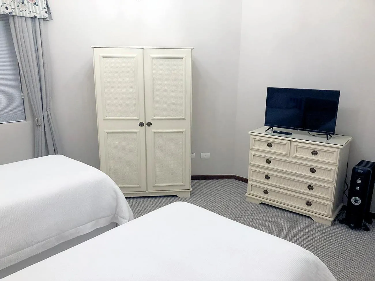 Bed in Center Suiço Flats