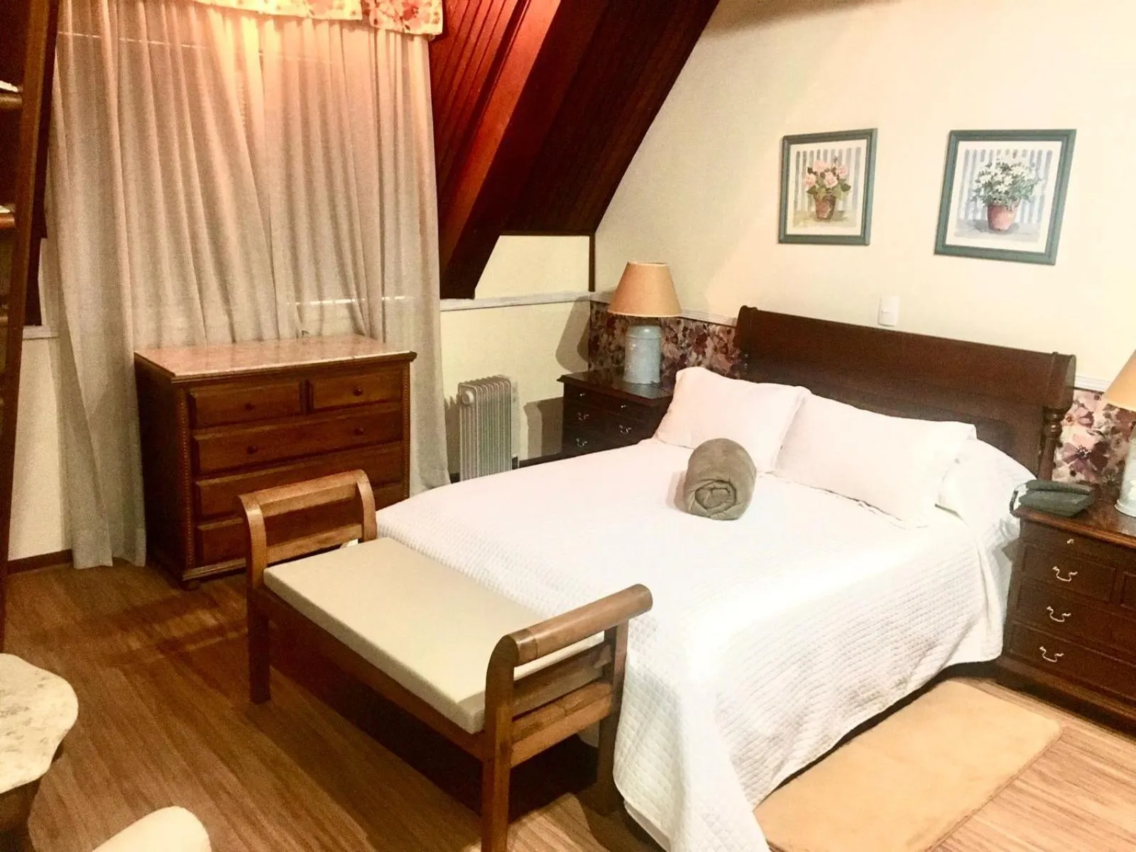 Bed in Center Suiço Flats