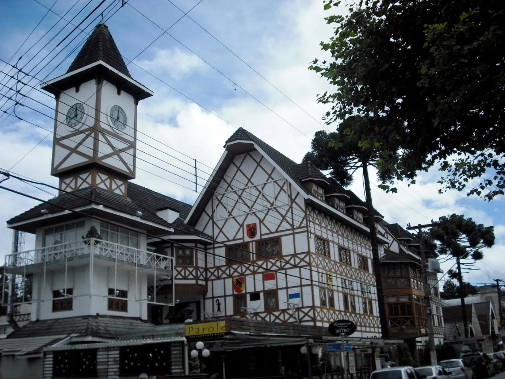Property building in Center Suiço Flats