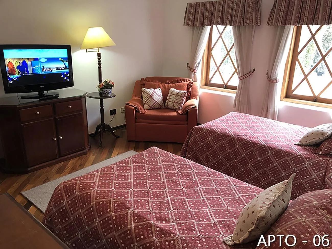 Bed in Center Suiço Flats