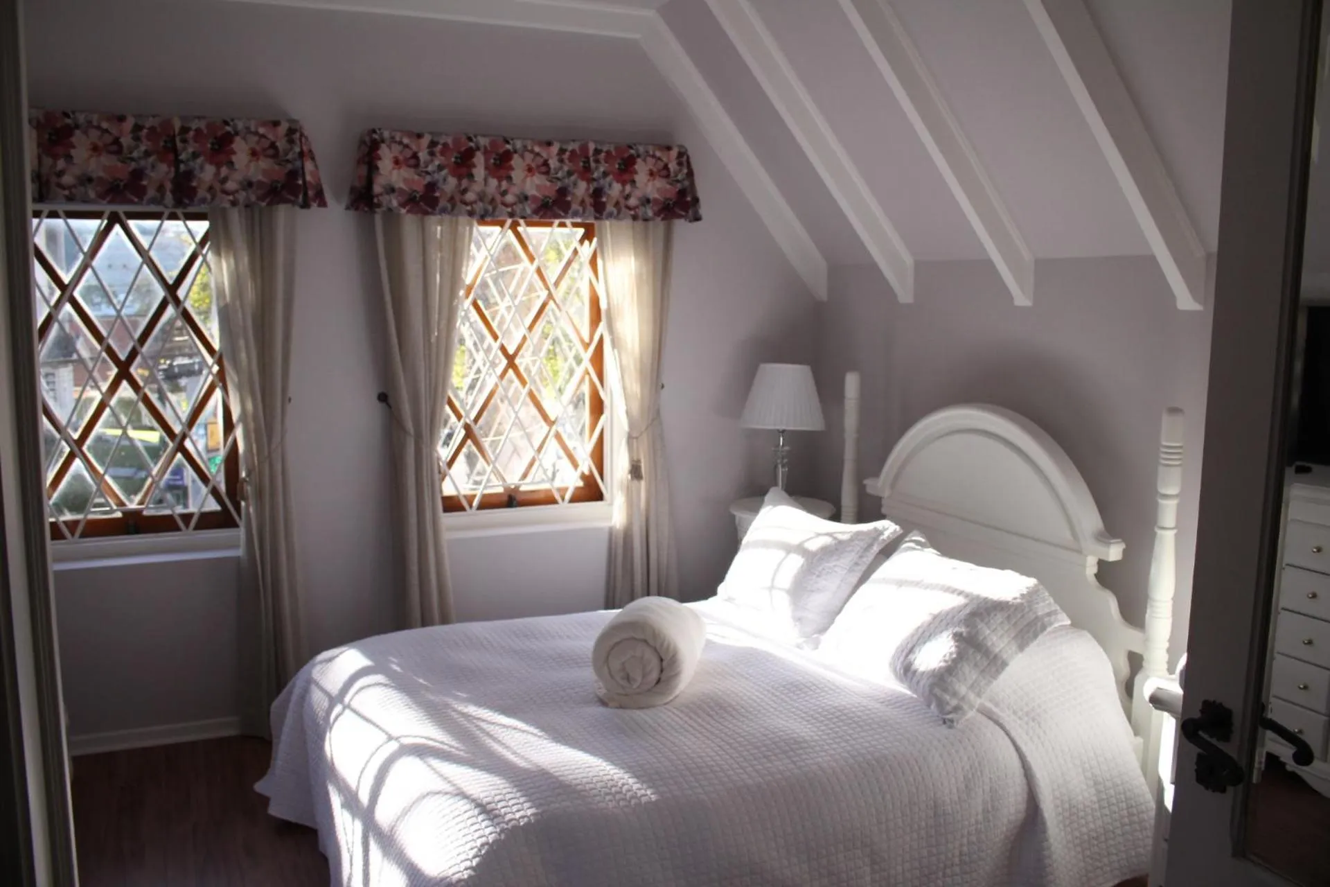 Bed in Center Suiço Flats