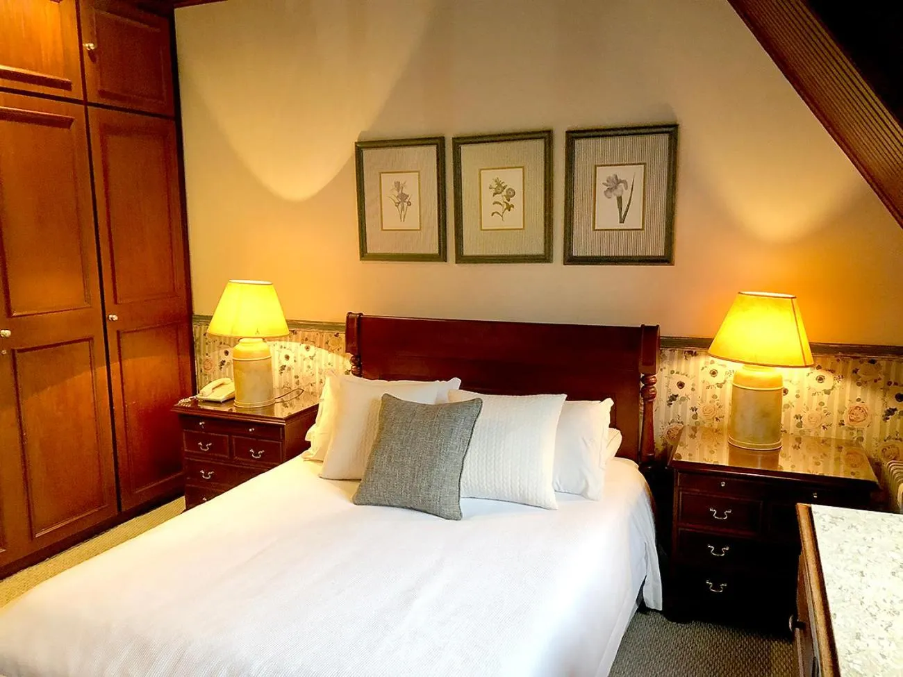 Bed in Center Suiço Flats