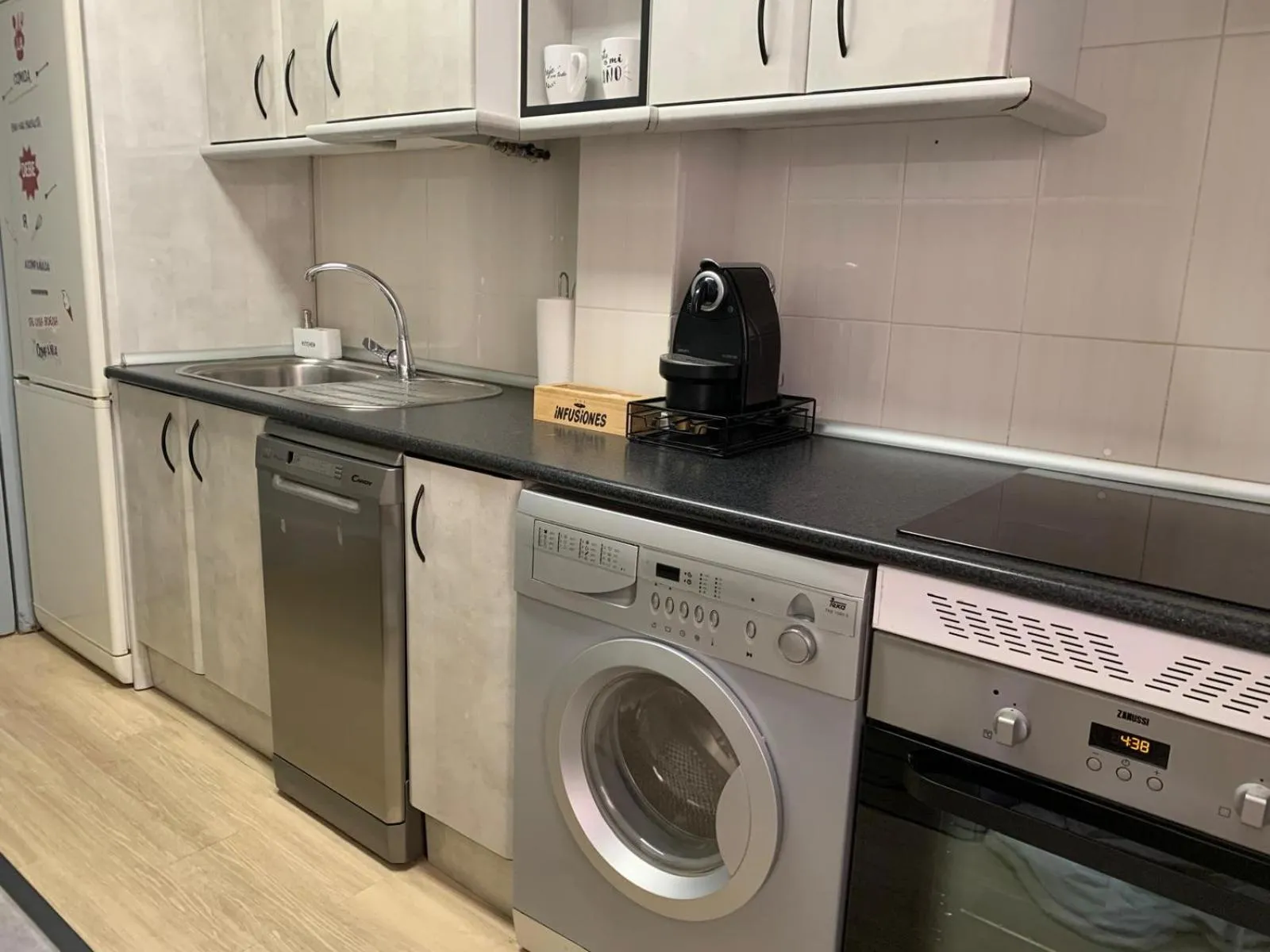 Kitchen or kitchenette in HabitaHost Colón