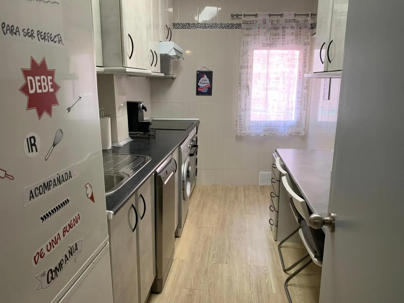 Kitchen or kitchenette in HabitaHost Colón