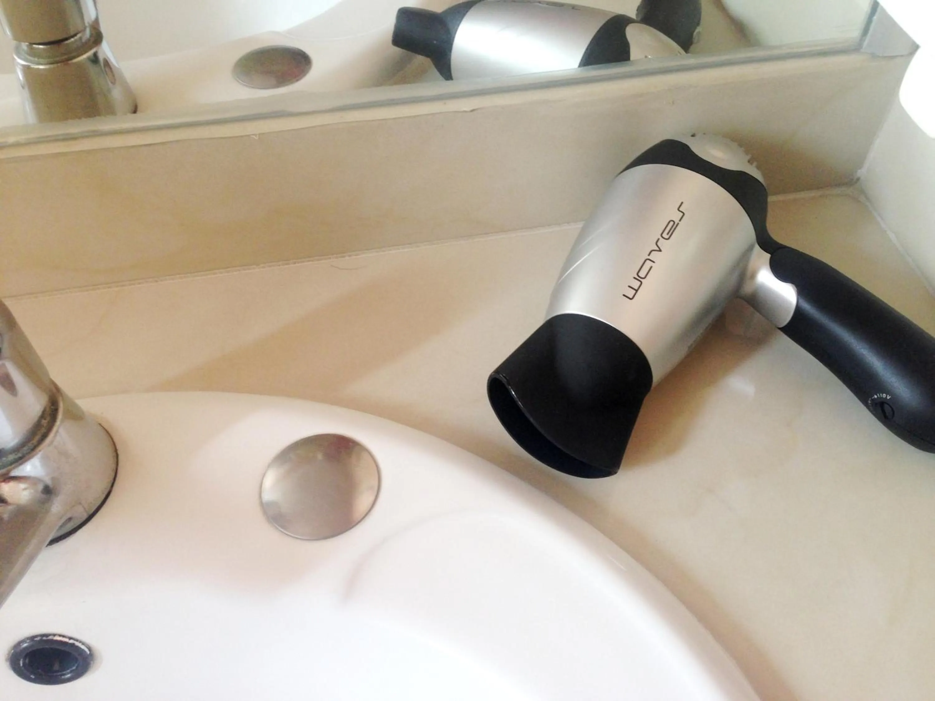 Toilet in Hotel Air Suites