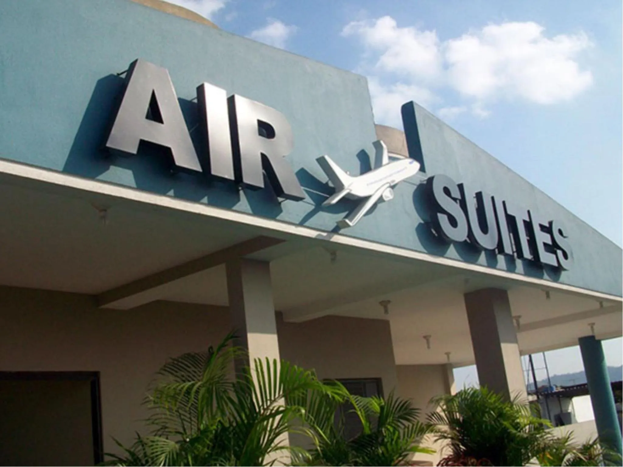 Facade/entrance in Hotel Air Suites