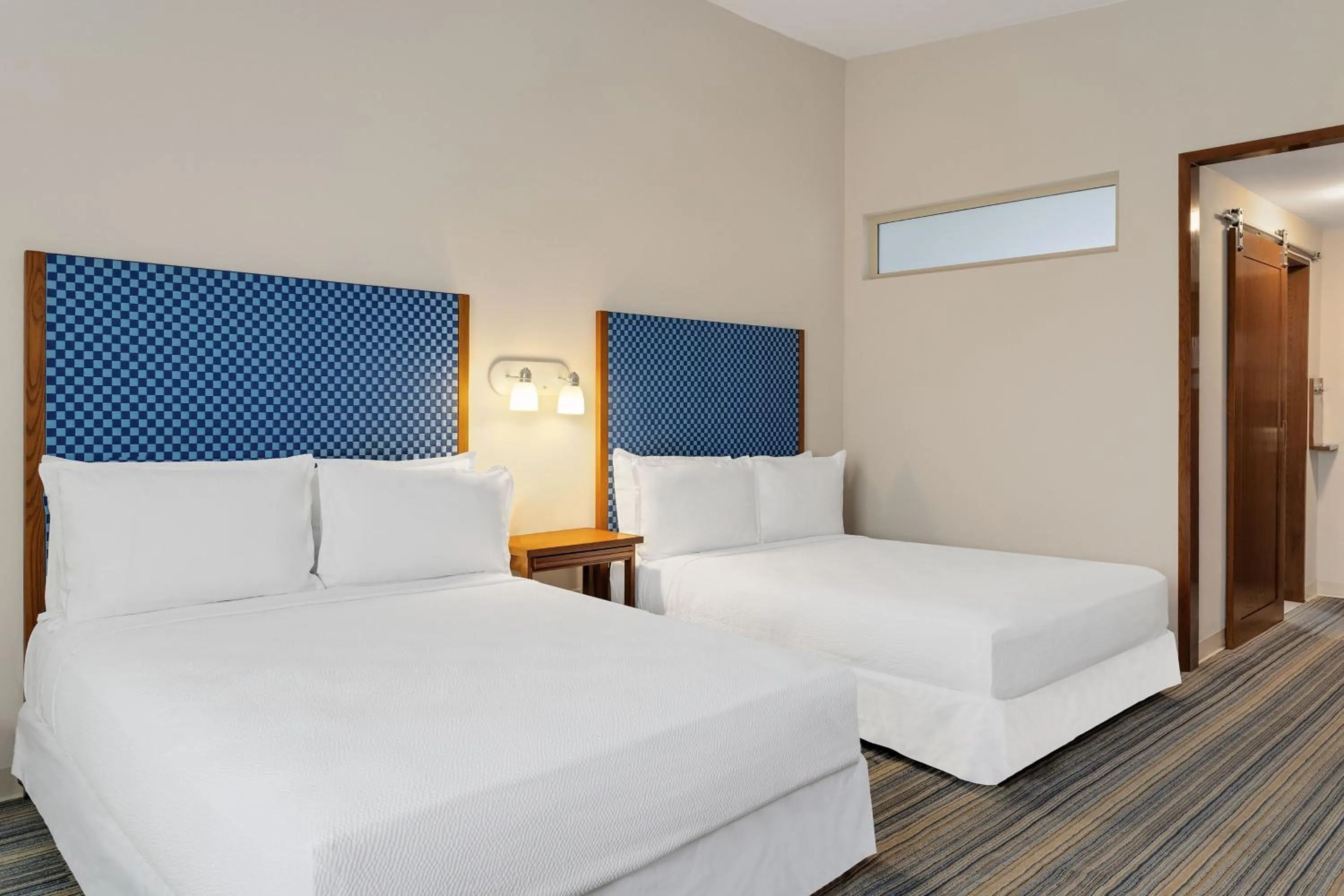 Photo of the whole room, Bed in Four Points by Sheraton Monterrey Linda Vista