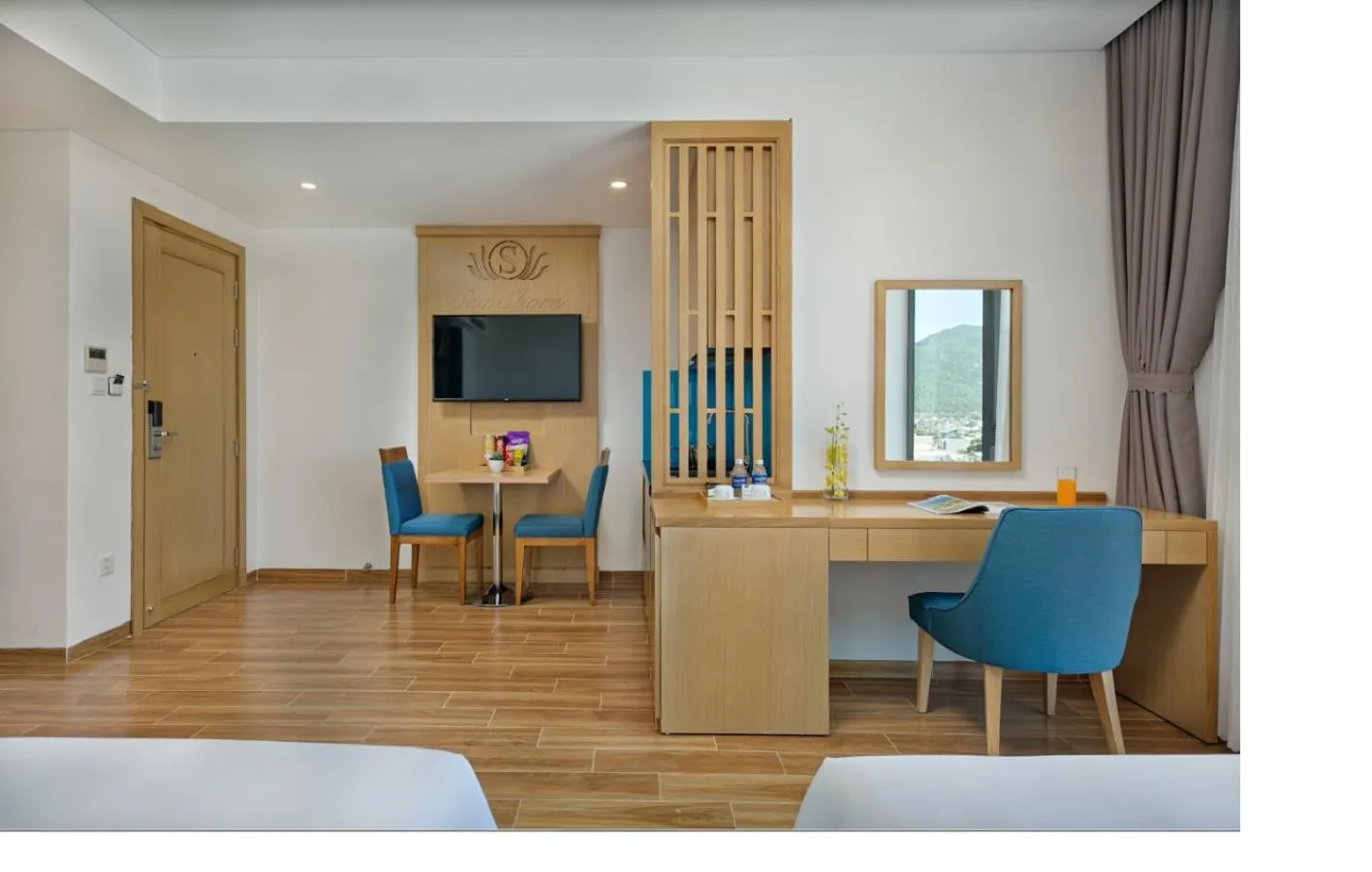 Restaurant/places to eat in Seashore Hotel & Apartment