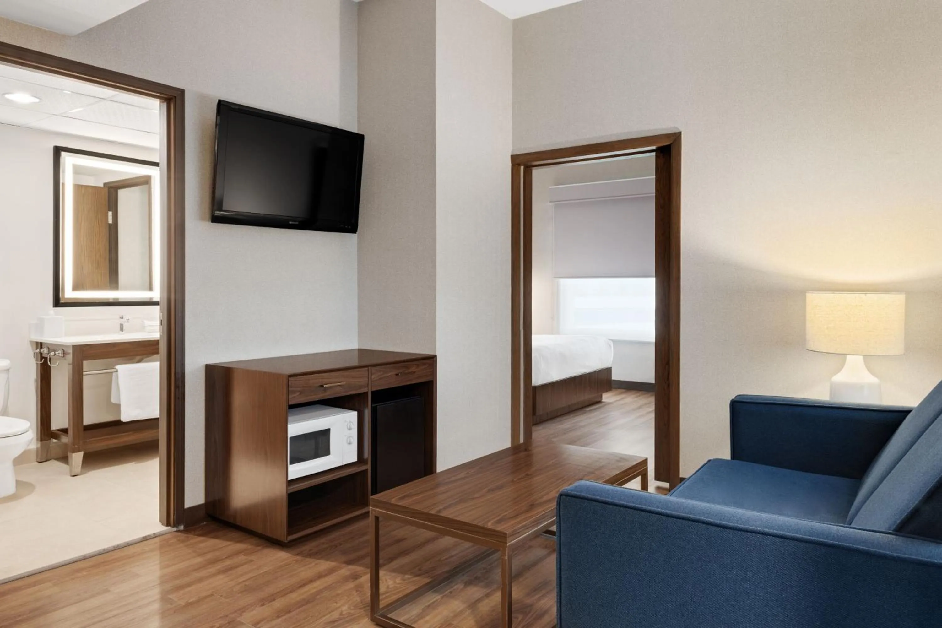 Photo of the whole room, Bed in Four Points by Sheraton Galerias Monterrey