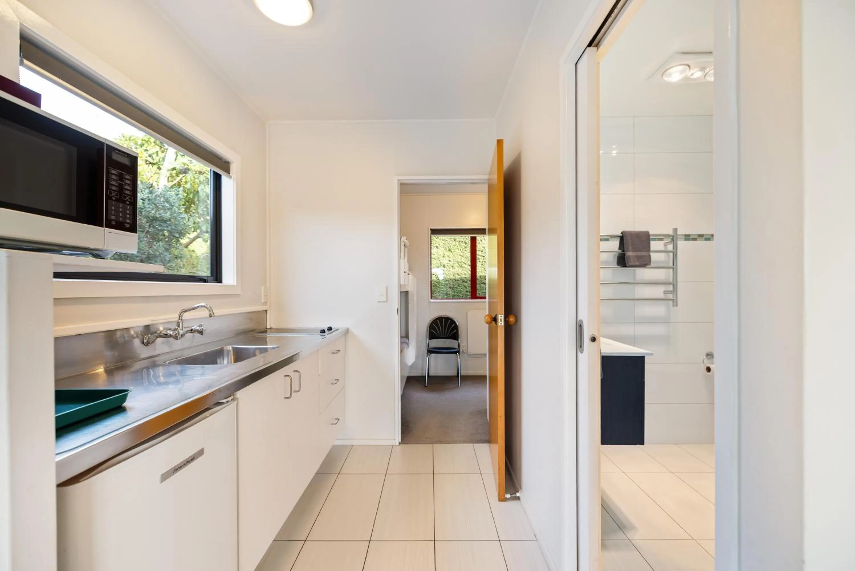 Kitchen or kitchenette in Kaikōura TOP 10 Holiday Park