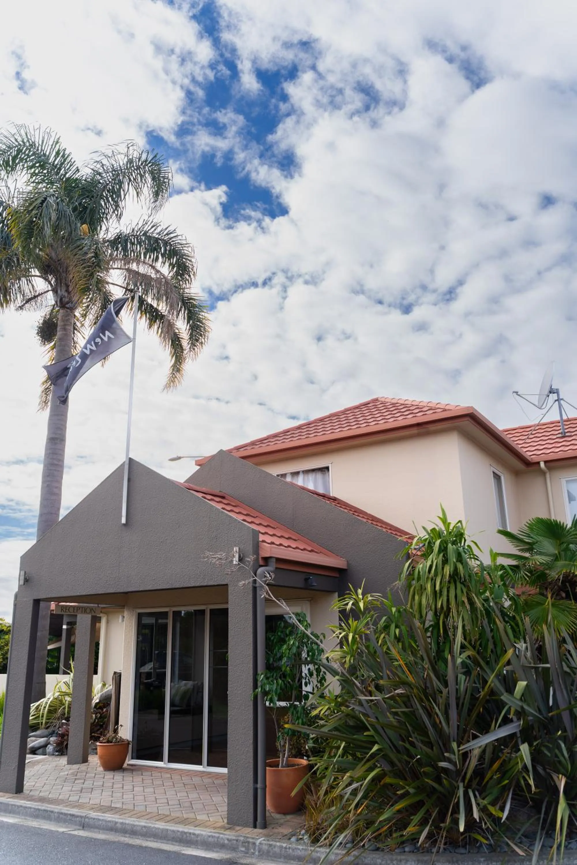 Pacific Coast Motor Lodge