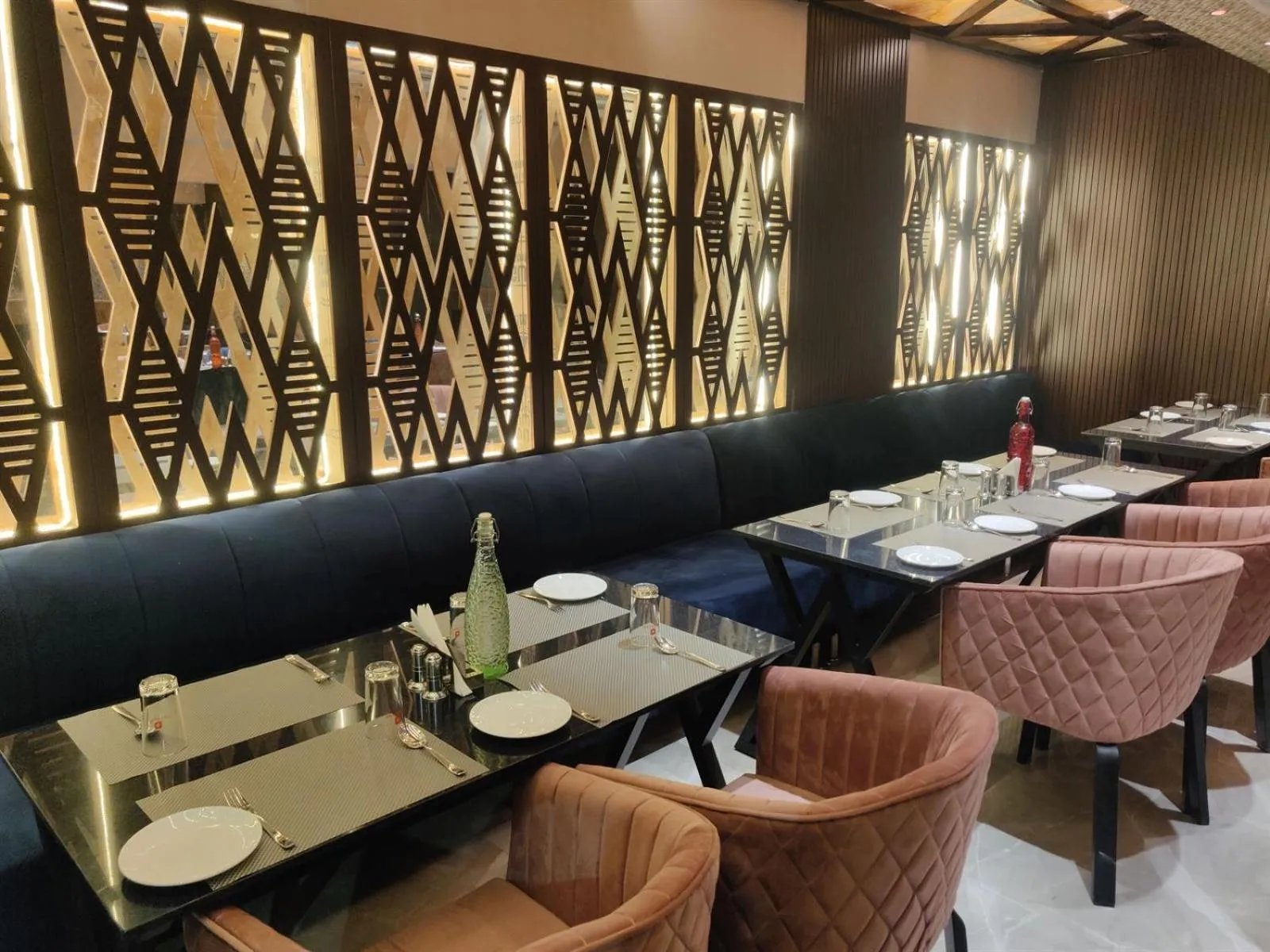 Restaurant/places to eat in Chandra Inn