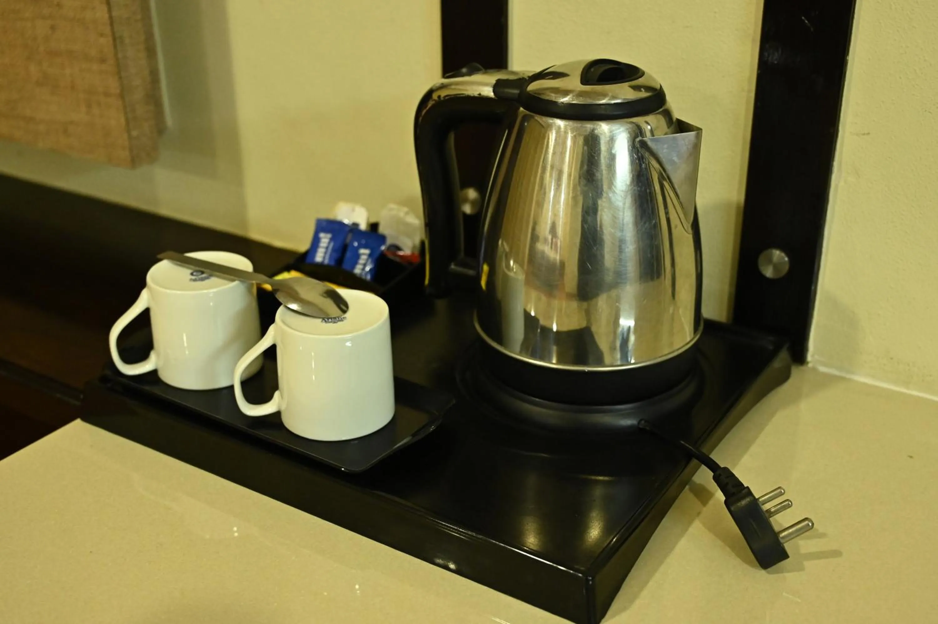 Coffee/tea facilities in Chandra Inn
