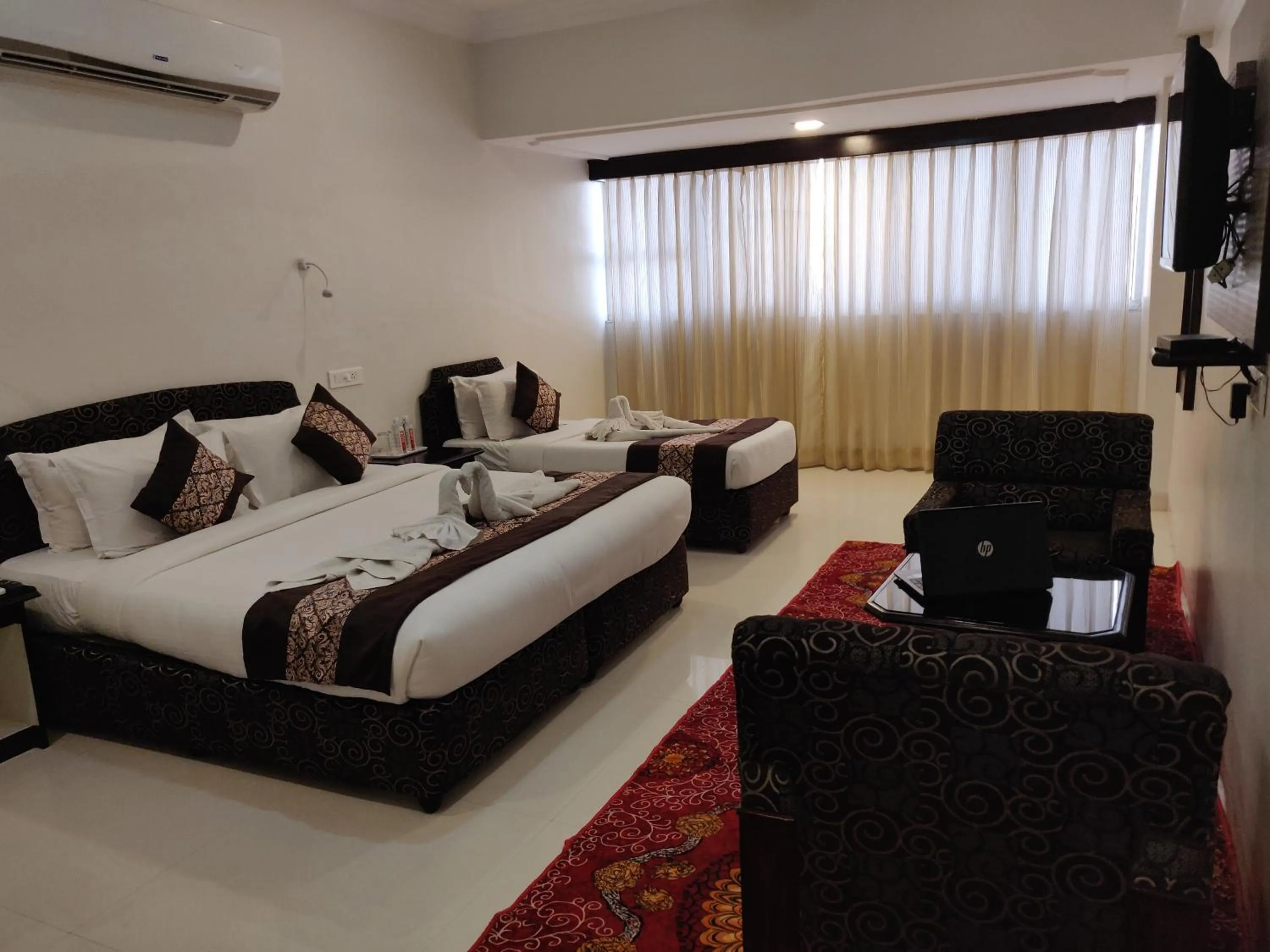 Photo of the whole room, Bed in Chandra Inn
