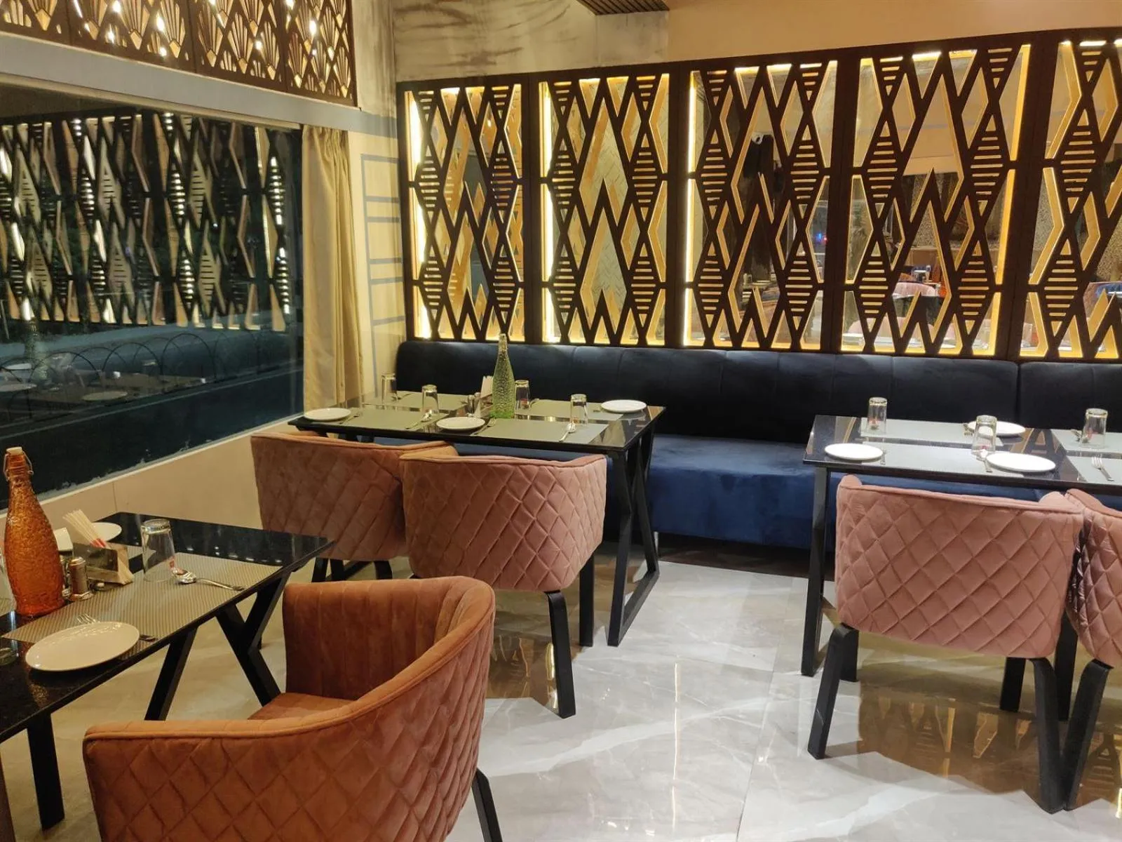 Restaurant/places to eat in Chandra Inn