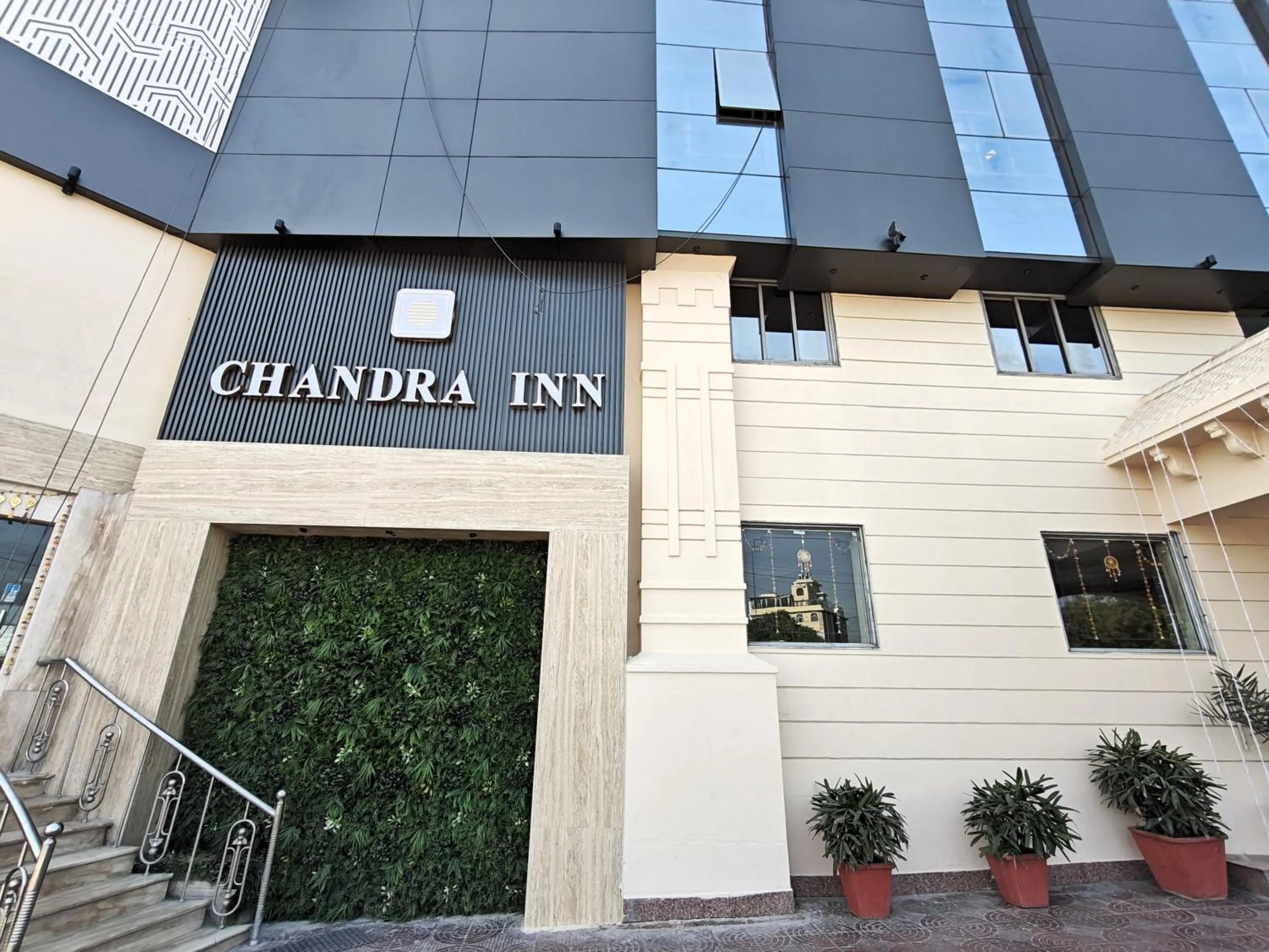 Facade/entrance in Chandra Inn