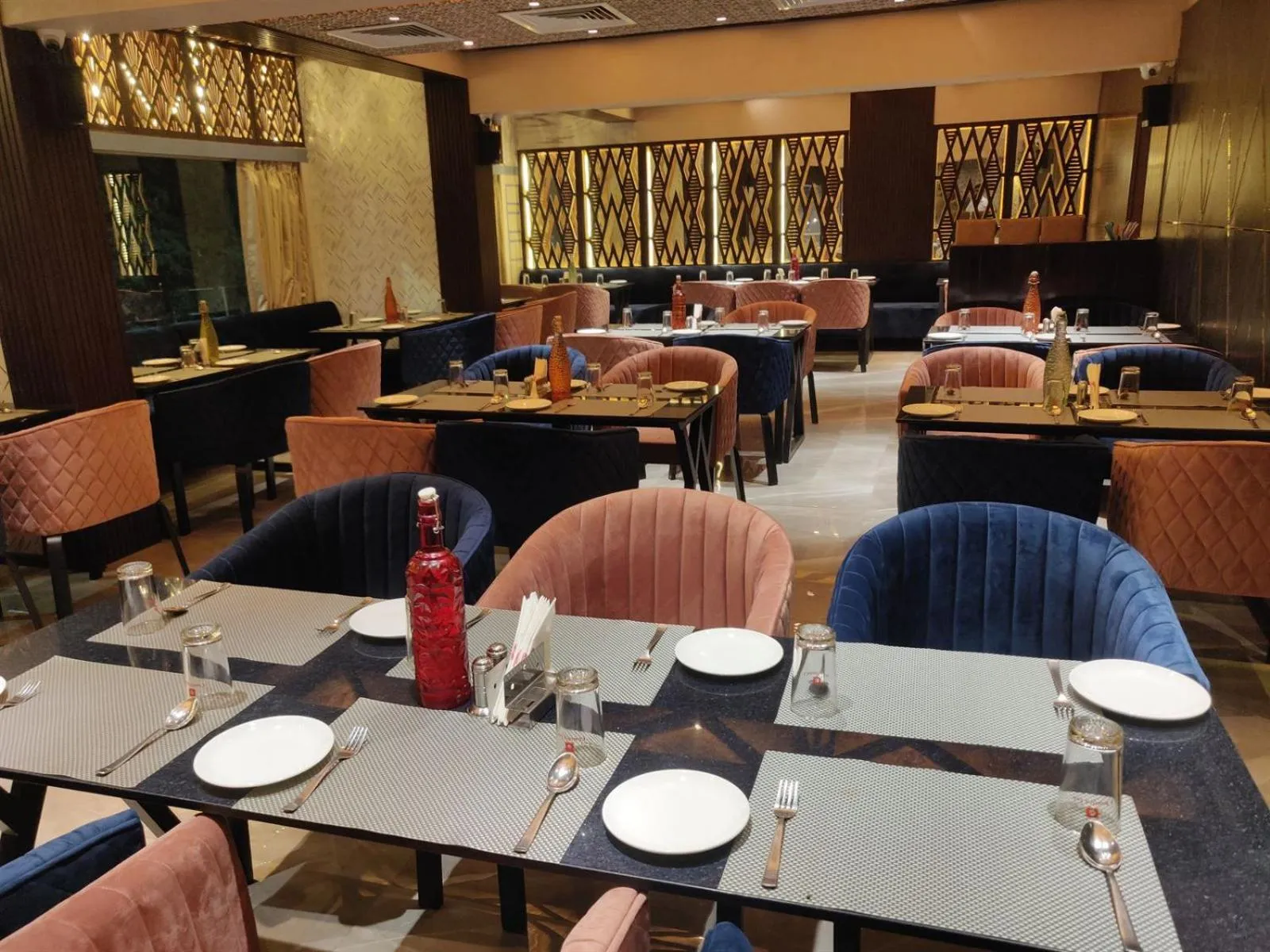 Restaurant/places to eat in Chandra Inn