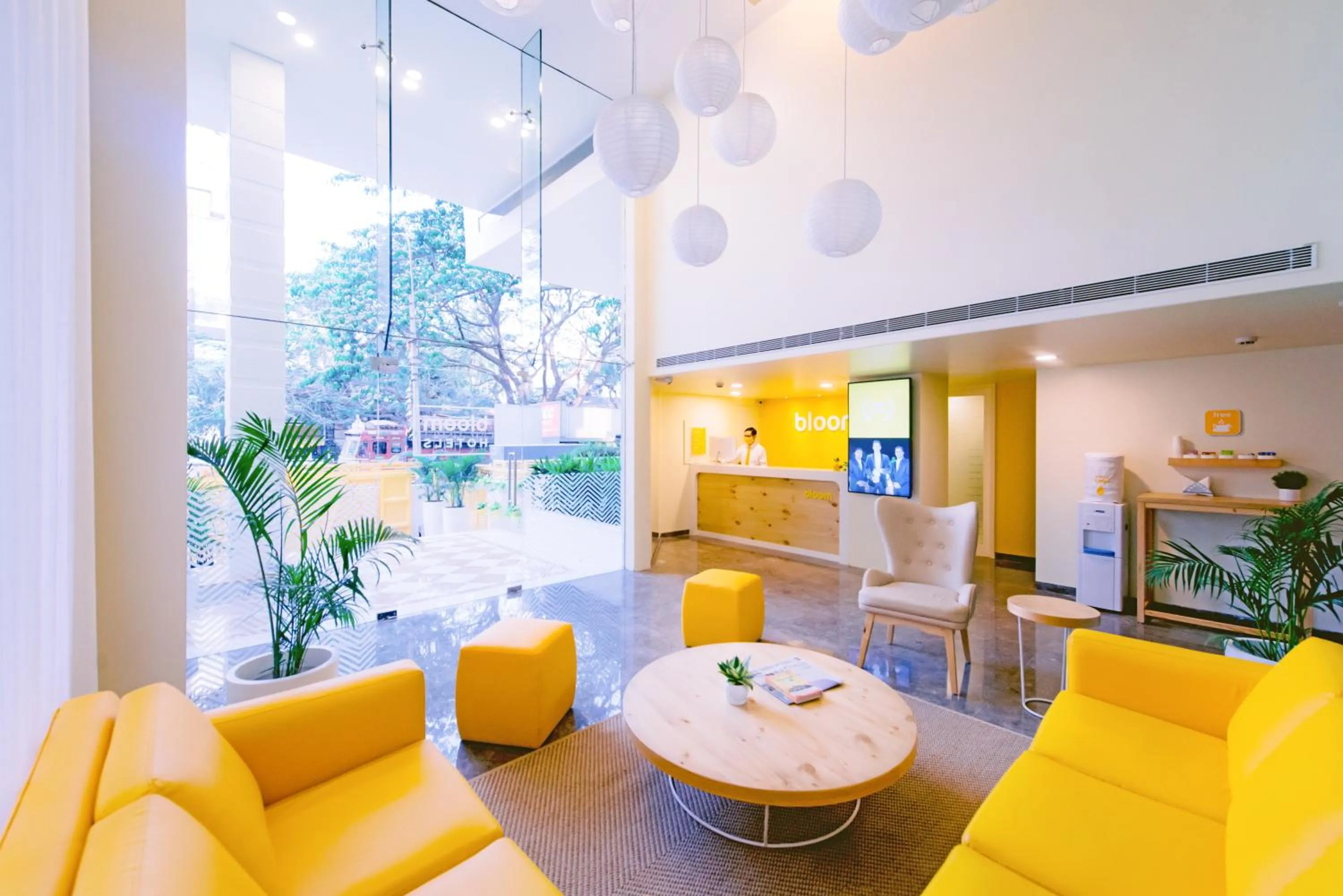 Lobby or reception in Bloom Hotel - Indiranagar