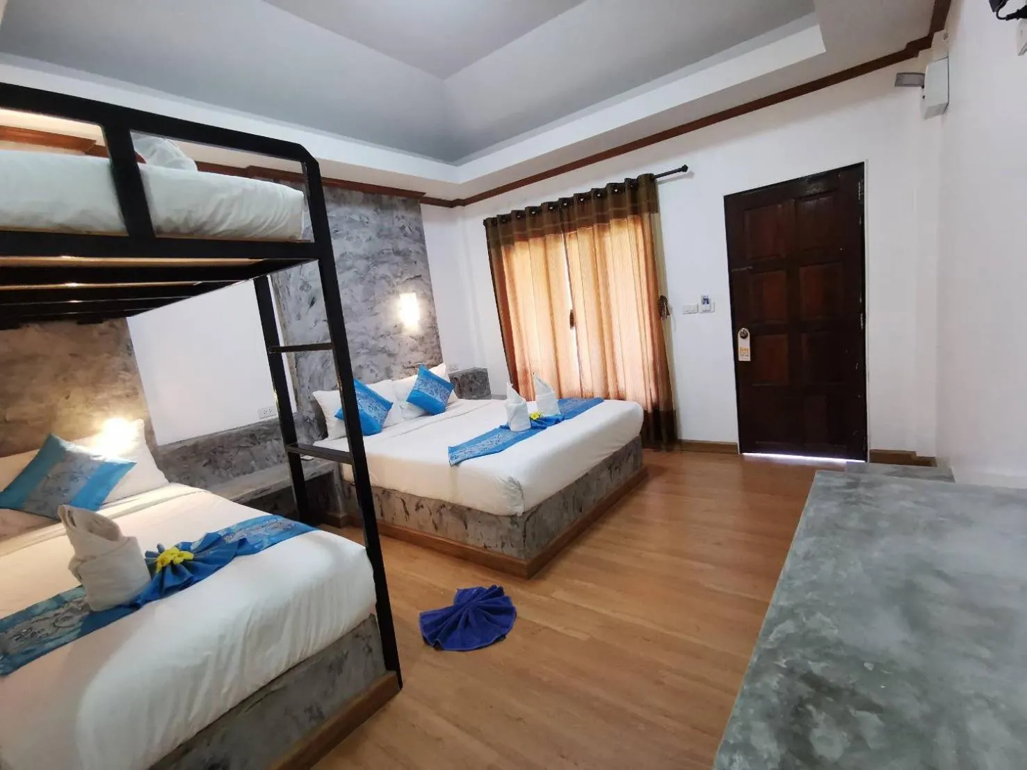 Bed in Lanta Sunny House