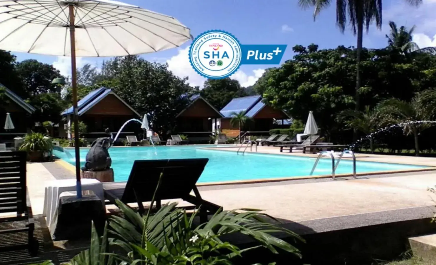 Swimming Pool in Lanta Sunny House - SHA Extra Plus