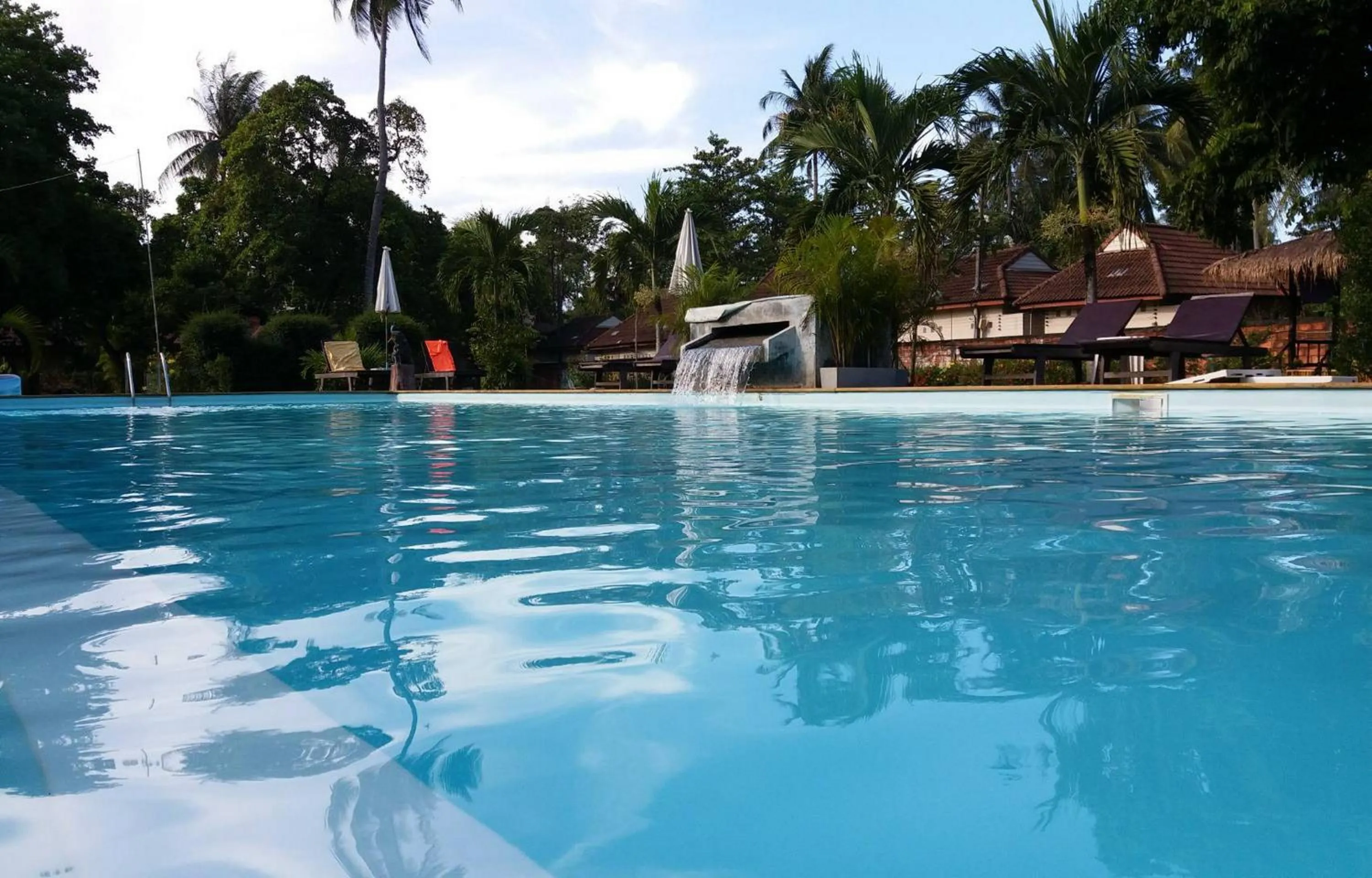 Swimming pool in Lanta Sunny House