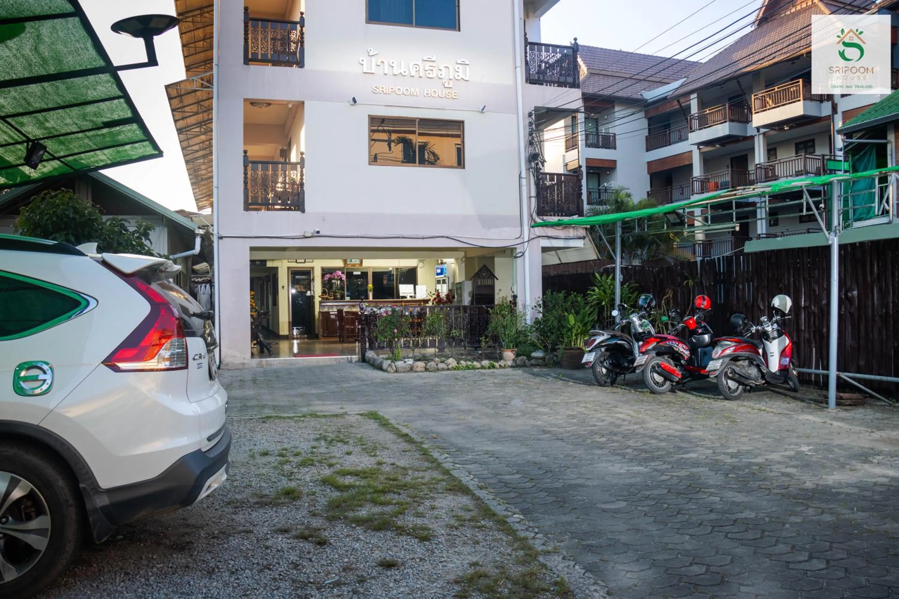 Parking in Sripoom House 1