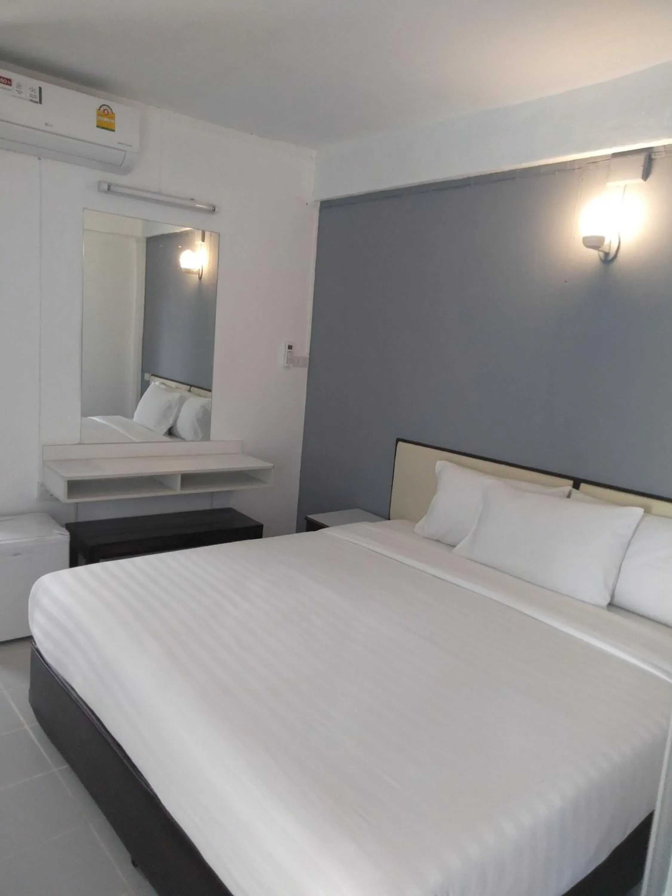 Budget Double or Twin Room - single occupancy in NorthLands House Hotel Budget Double or Twin Room - single occupancy in NorthLands House Hotel