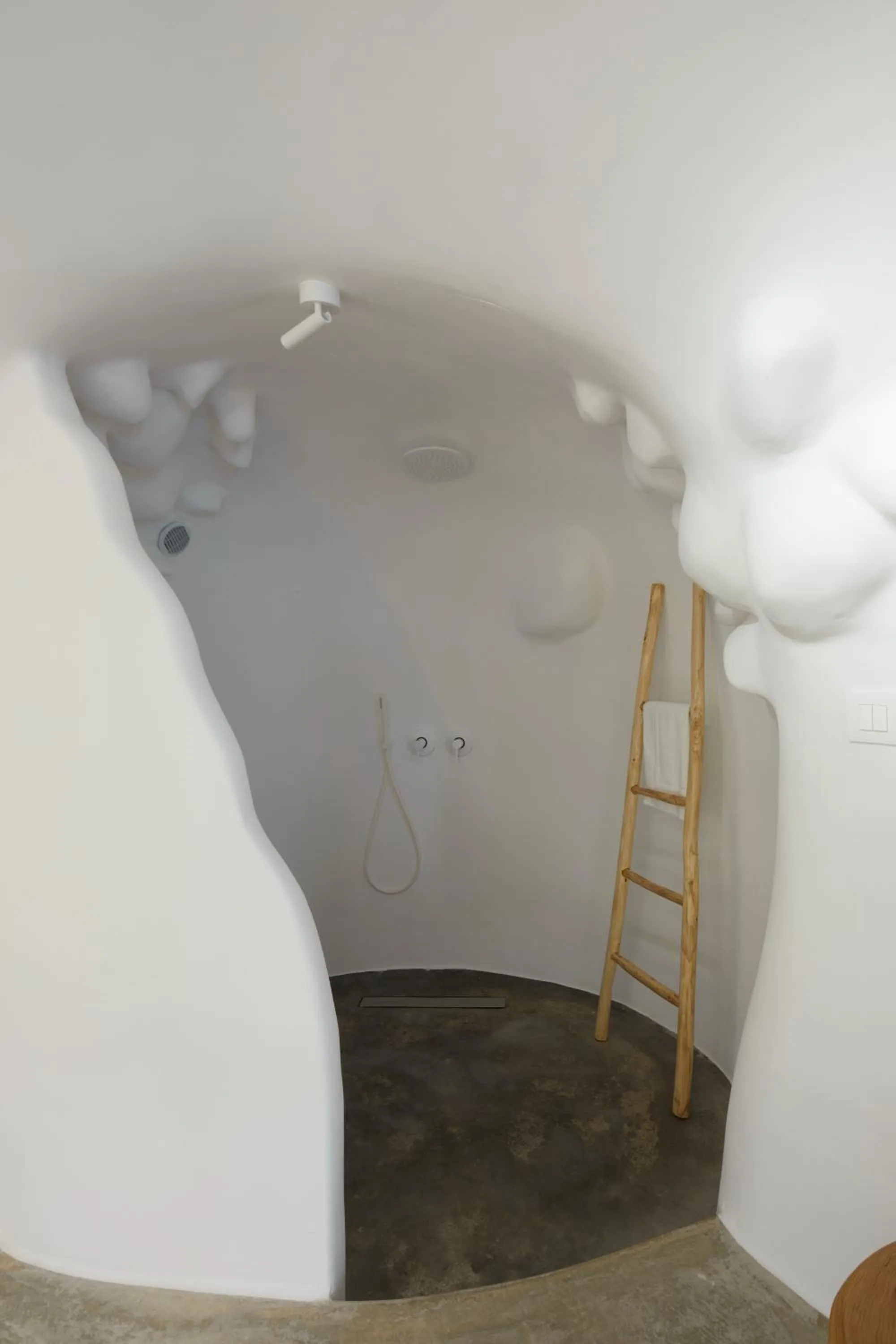 Theano Cave Suites & Villas