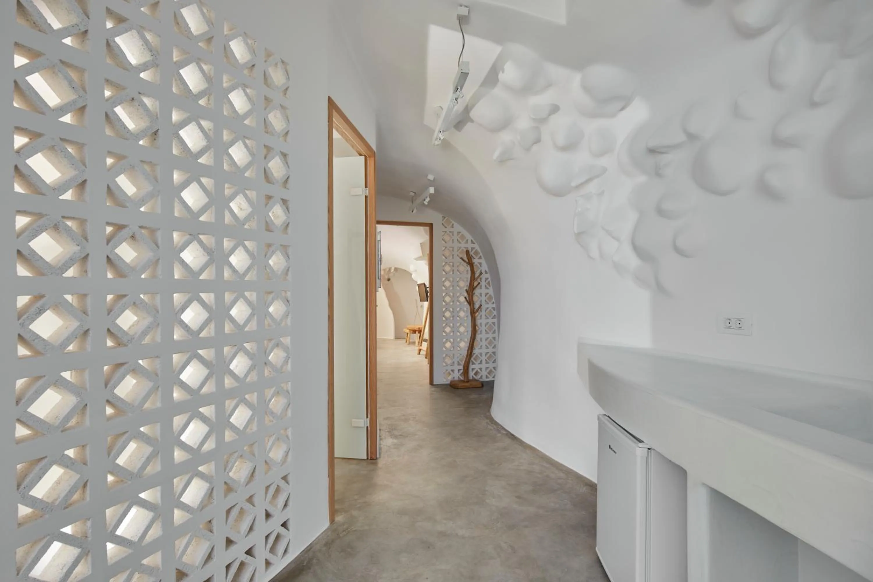 Theano Cave Suites & Villas