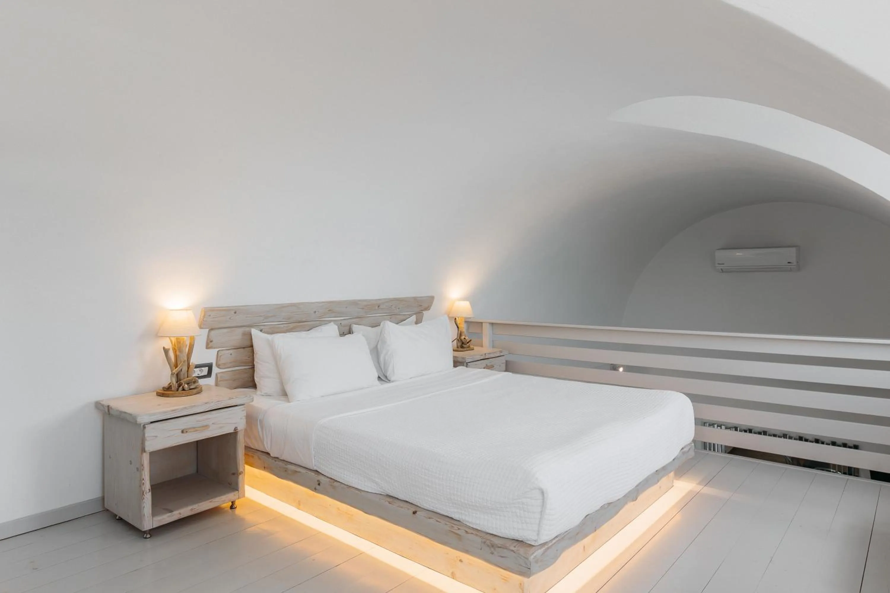 Bed in Theano Cave Suites & Villas