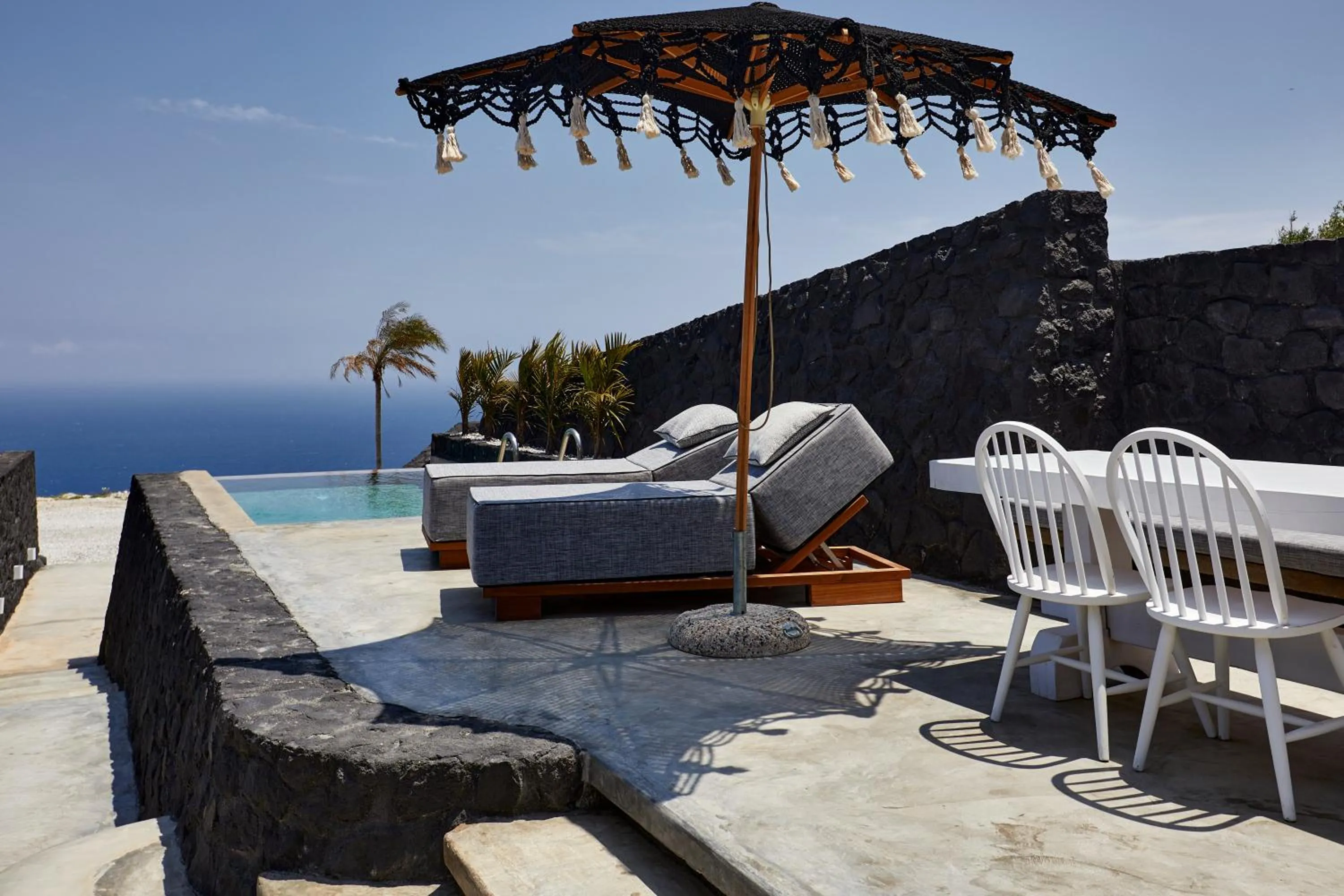 Theano Cave Suites & Villas