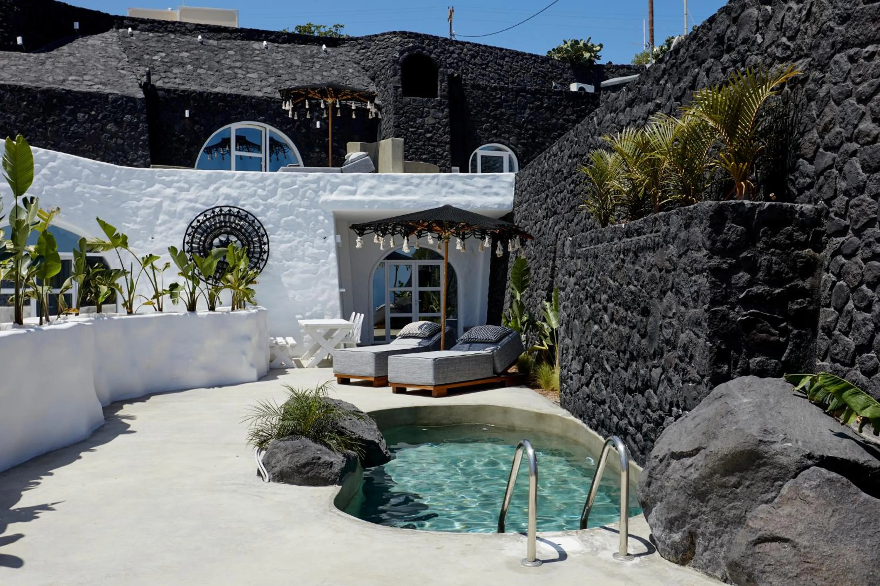 Theano Cave Suites & Villas