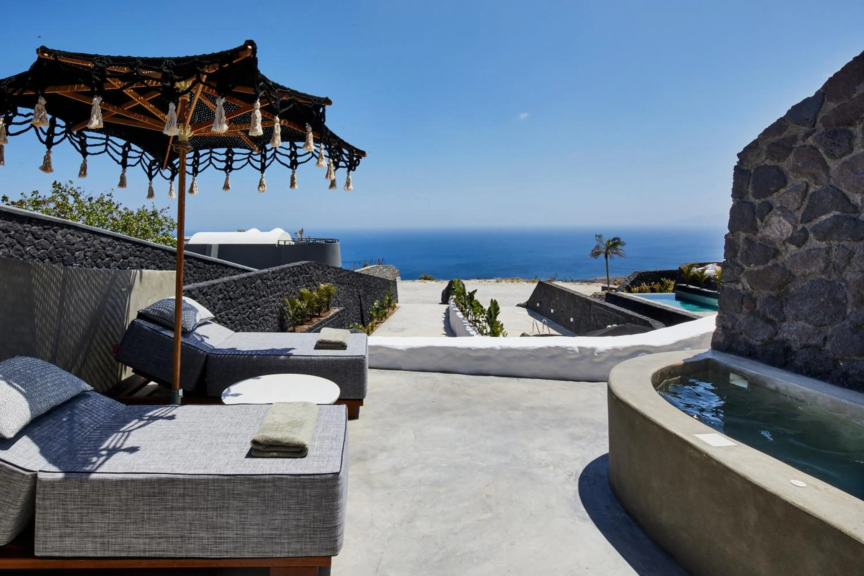 Theano Cave Suites & Villas