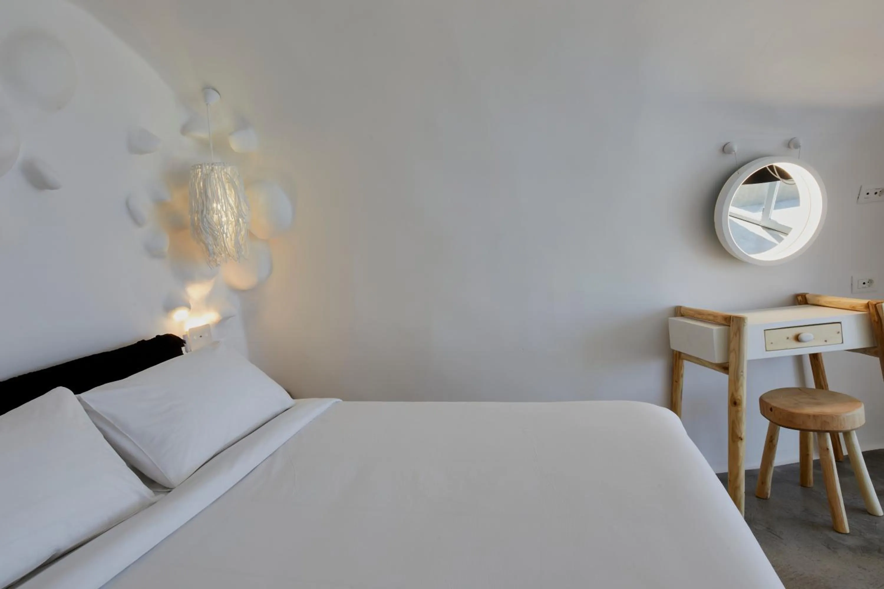 Bed in Theano Cave Suites & Villas