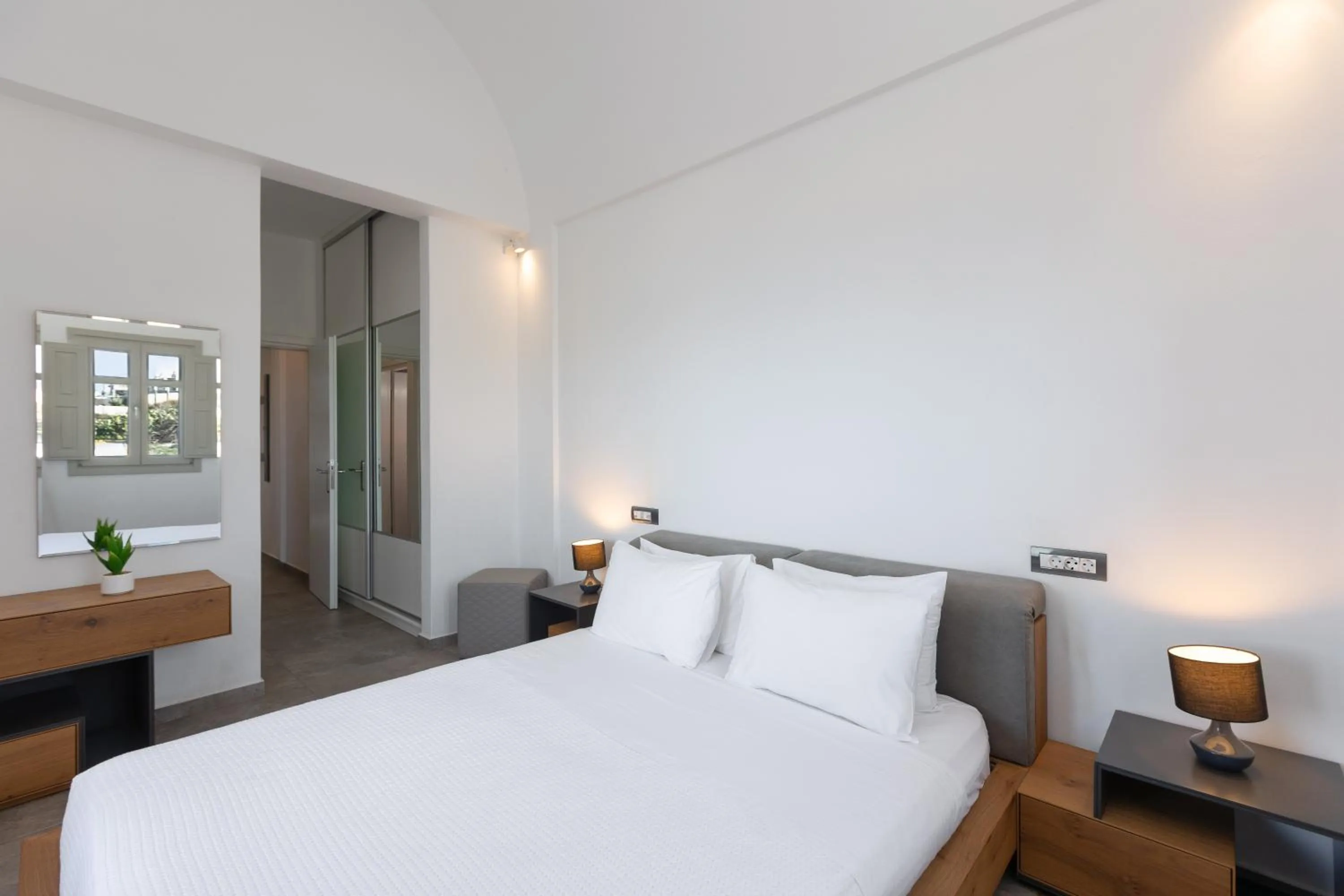 Bed in Theano Cave Suites & Villas