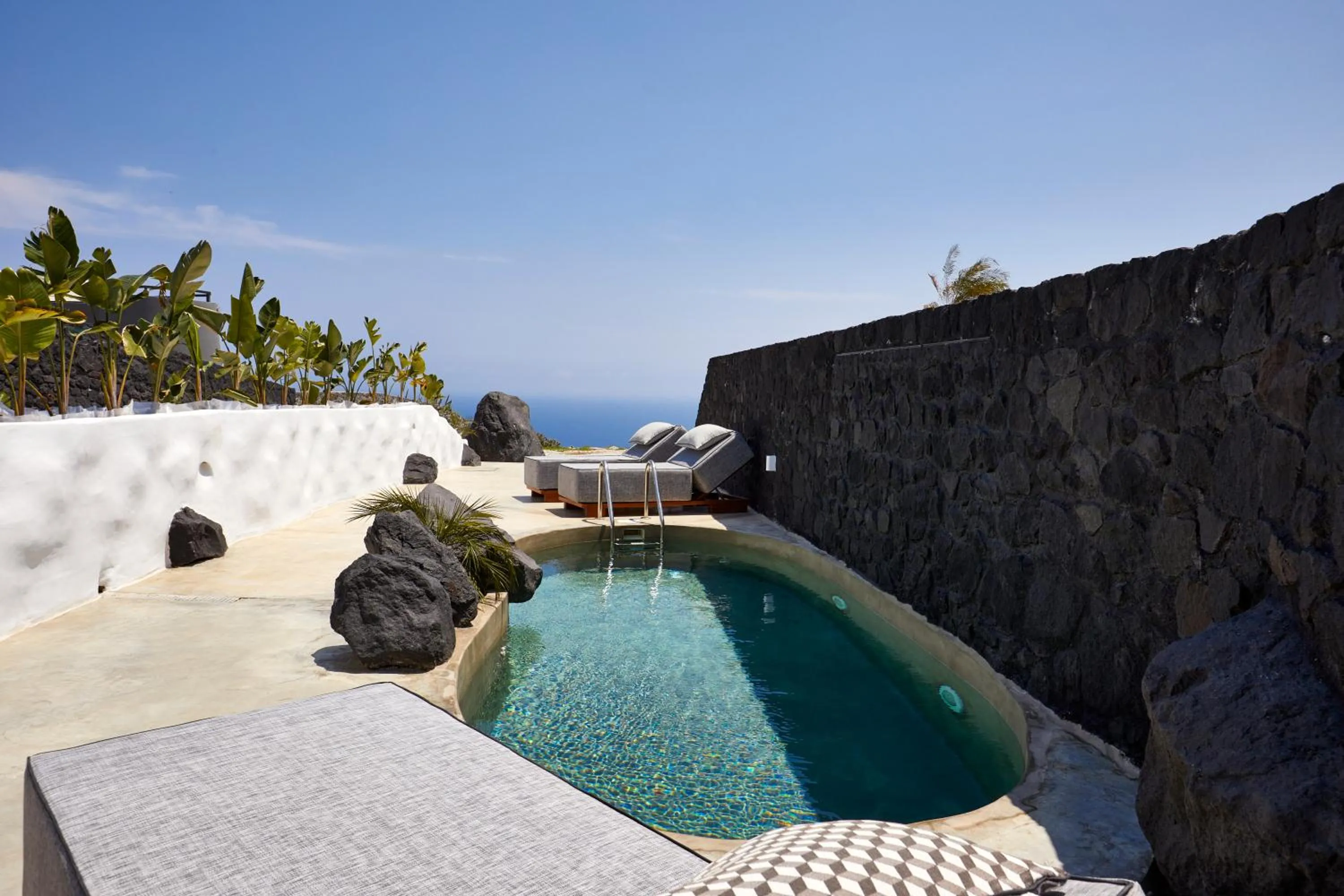Theano Cave Suites & Villas