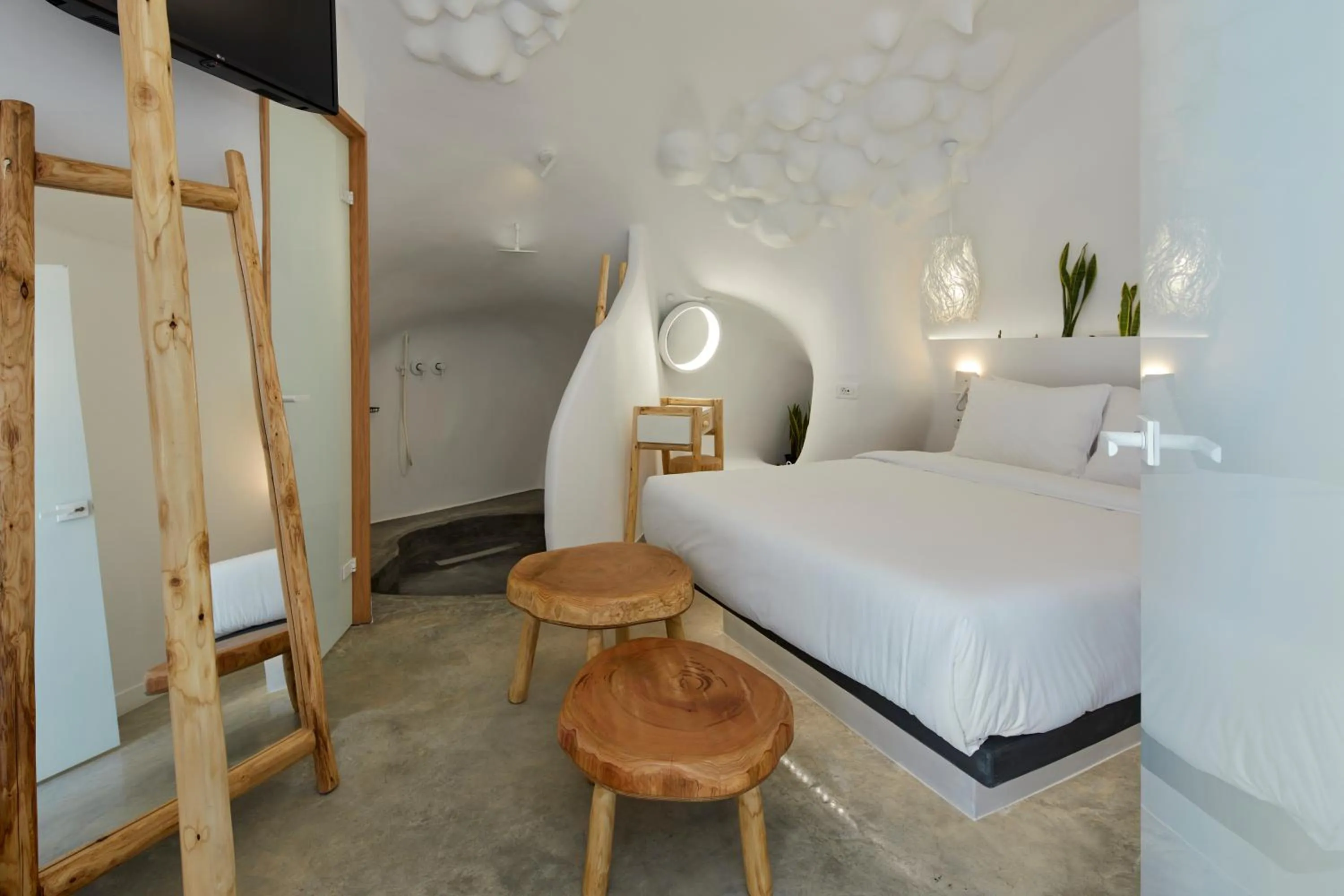 Bed in Theano Cave Suites & Villas