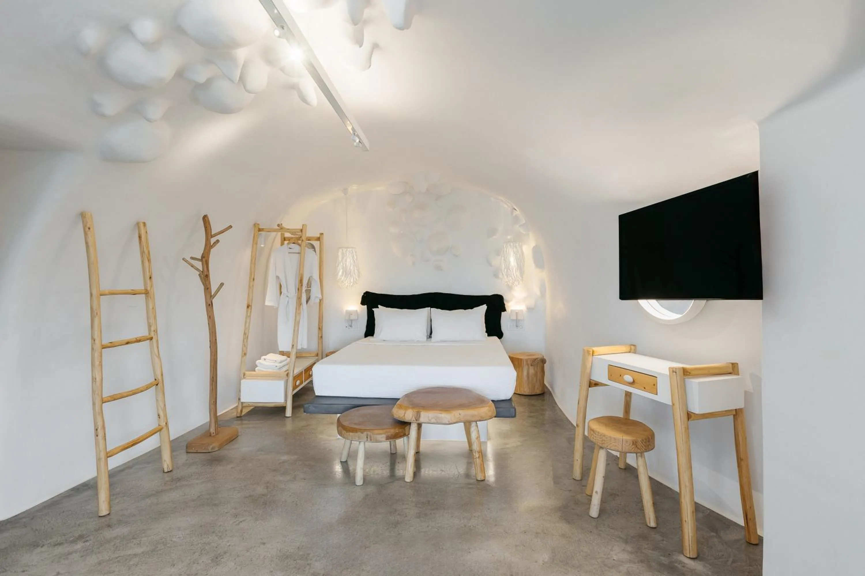 Theano Cave Suites & Villas