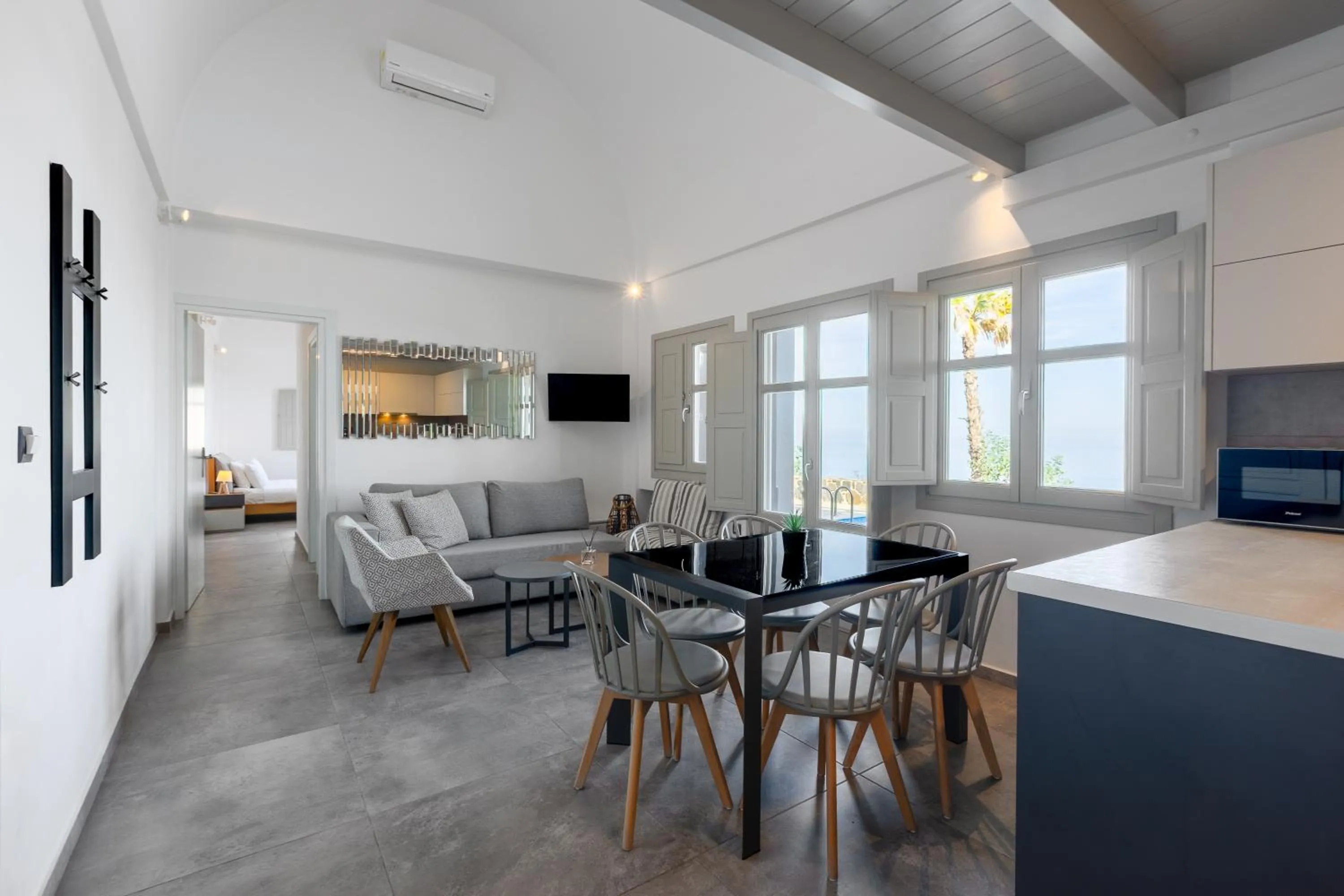 Theano Cave Suites & Villas