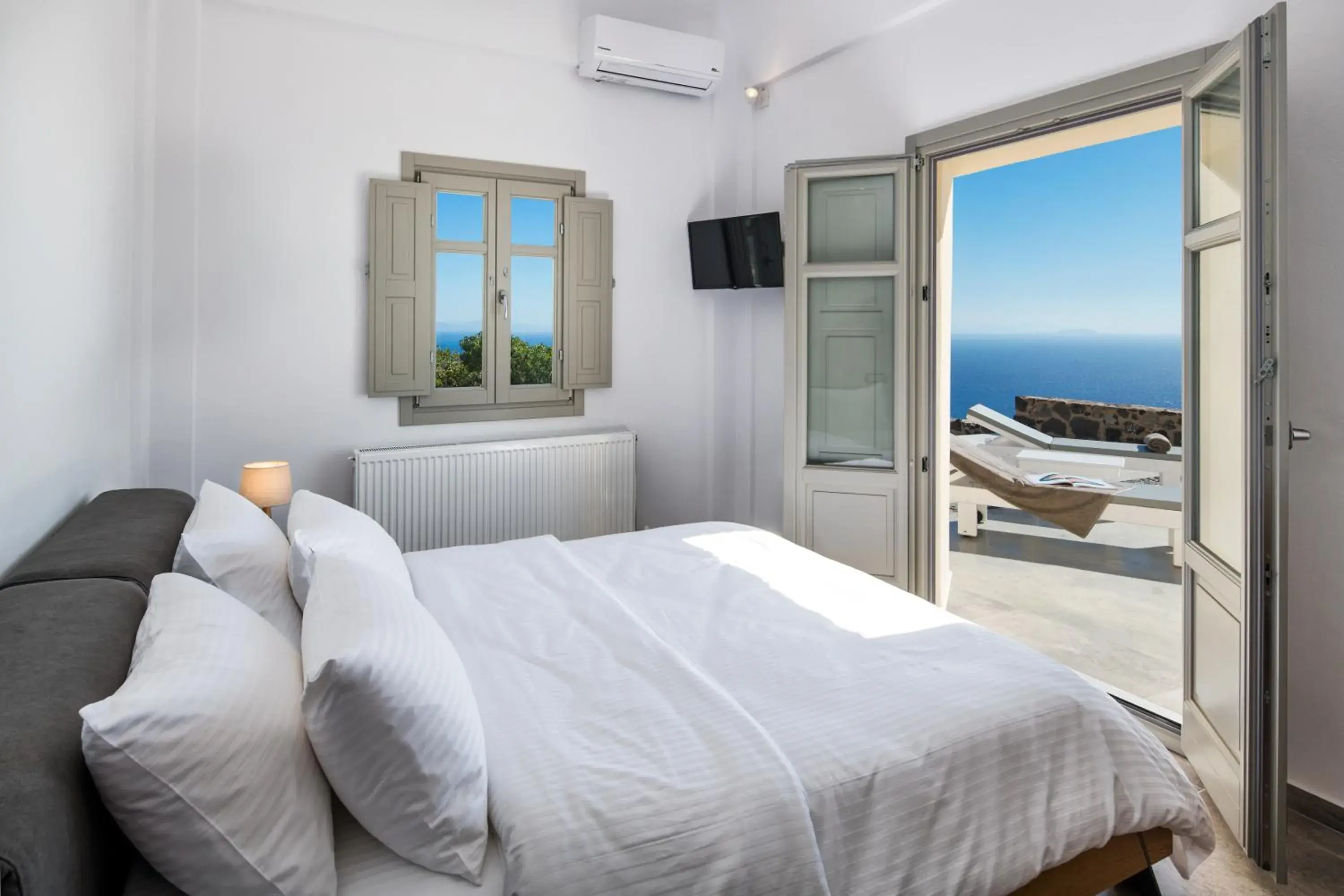 Bedroom, Bed in Theano Cave Suites & Villas Bedroom, Bed in Theano Cave Suites & Villas