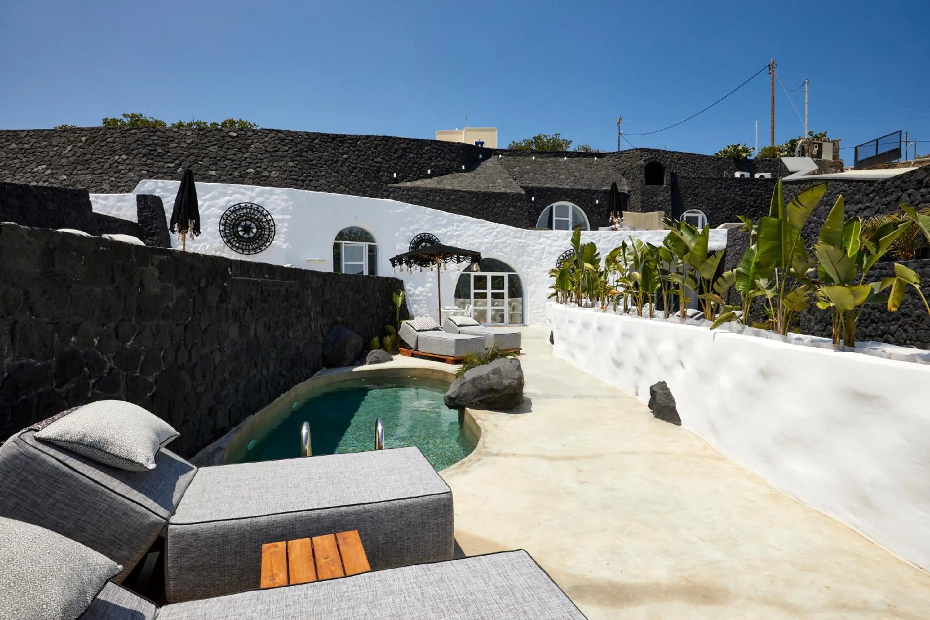 Theano Cave Suites & Villas