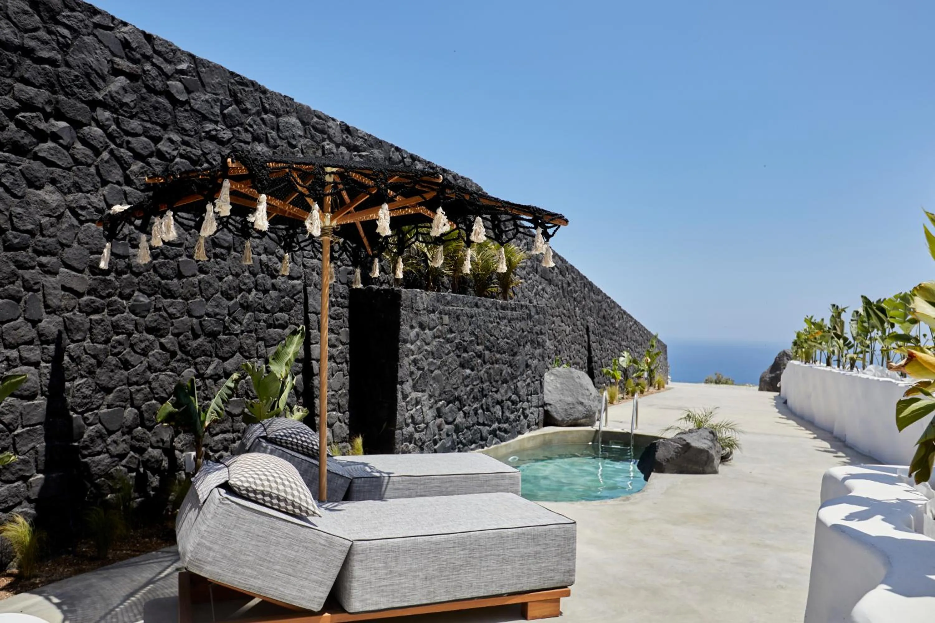 Theano Cave Suites & Villas