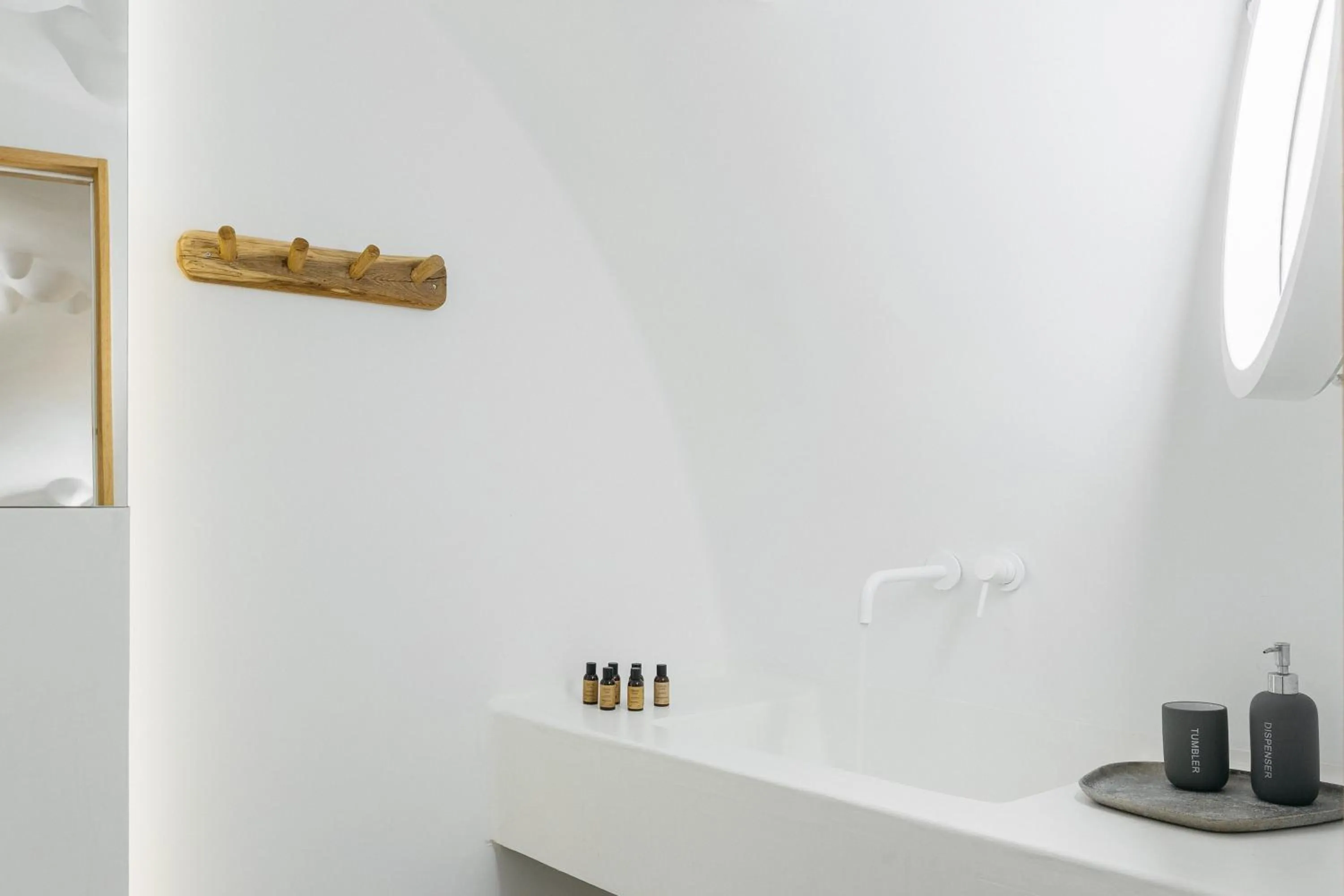 Theano Cave Suites & Villas